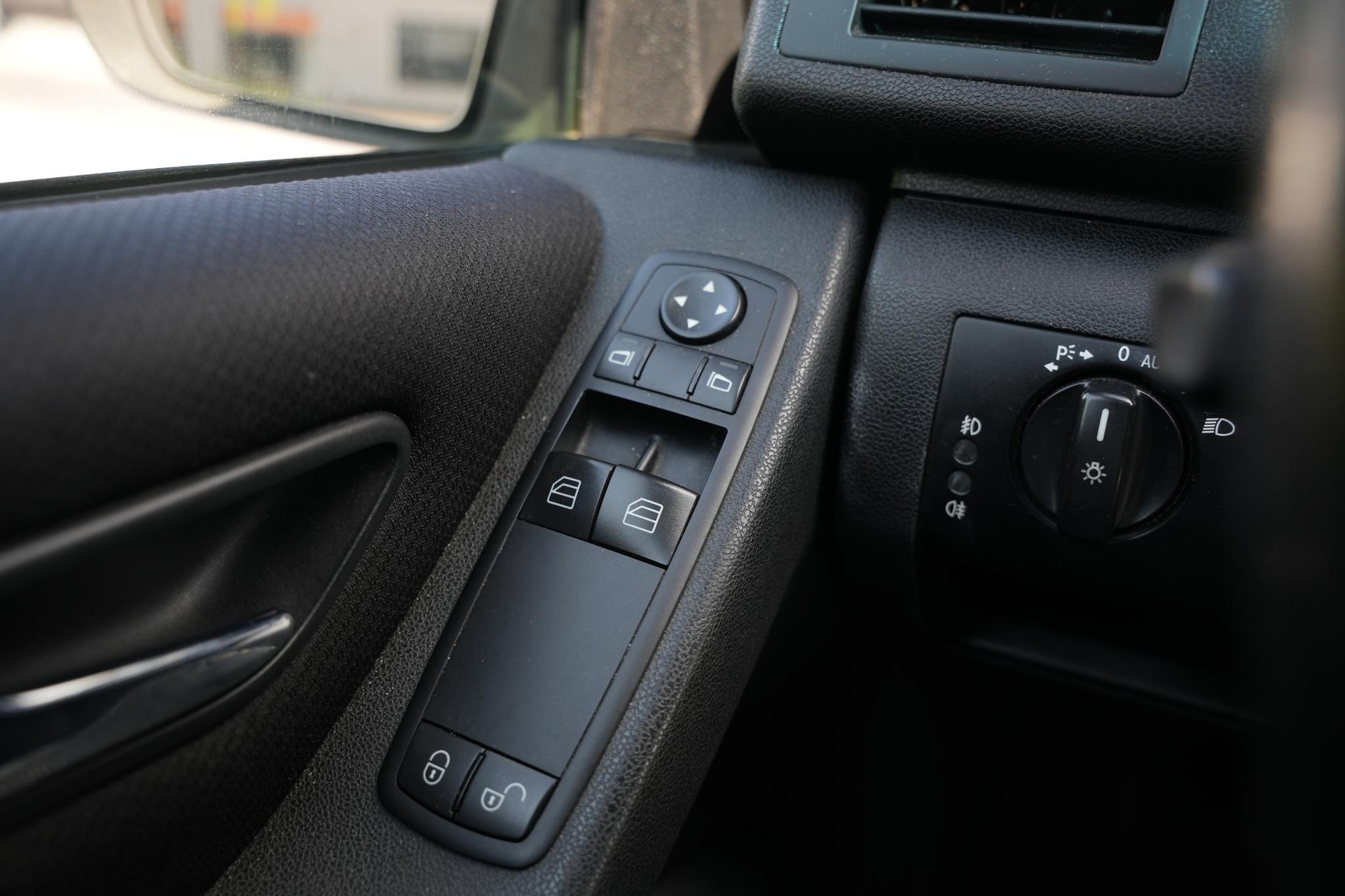 Mercedes-Benz A-Klasse 150 Avantgarde 2007 POLAR SILVER - METALLIC PAINT (761U) 34