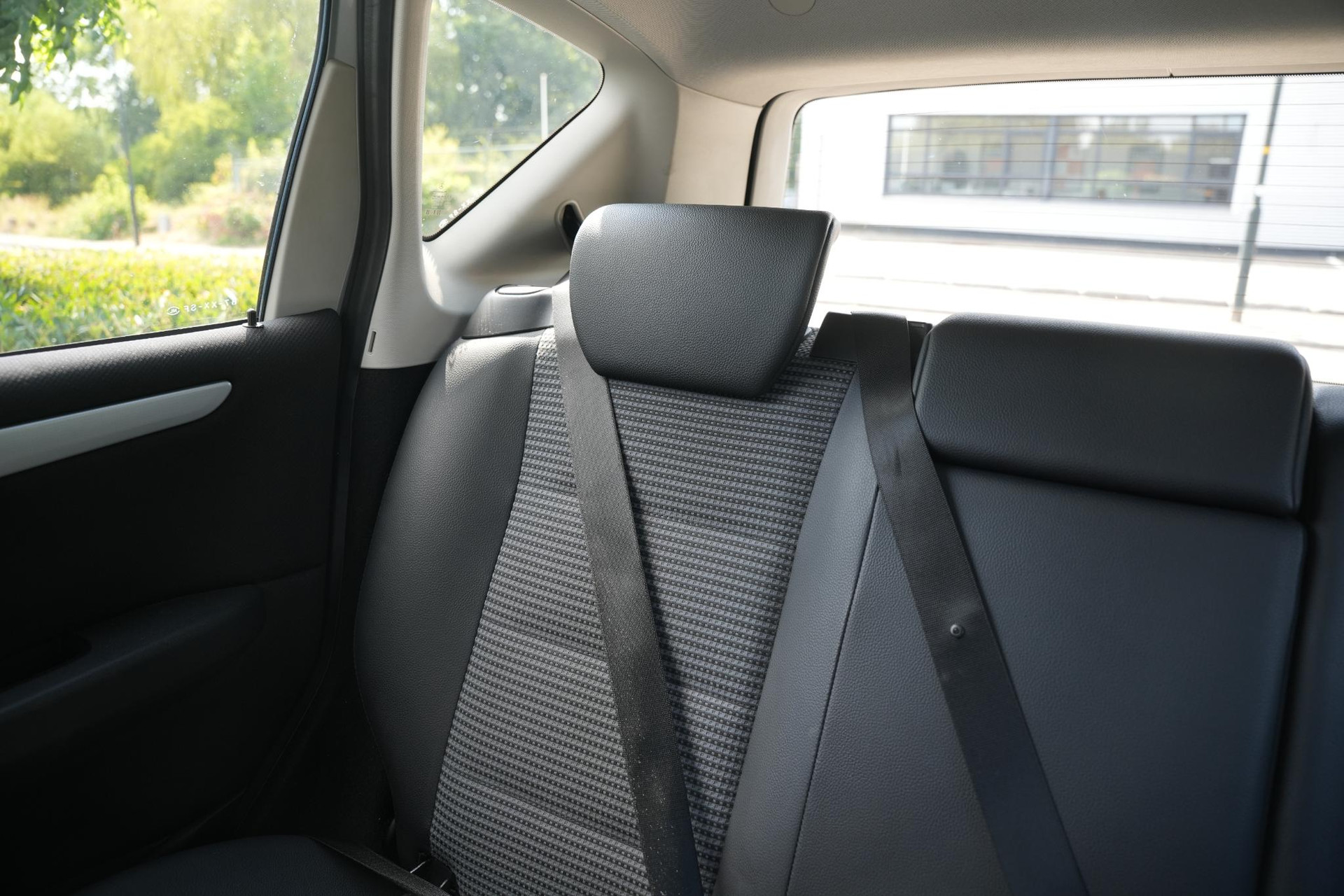 Mercedes-Benz A-Klasse 150 Avantgarde 2007 POLAR SILVER - METALLIC PAINT (761U) 37