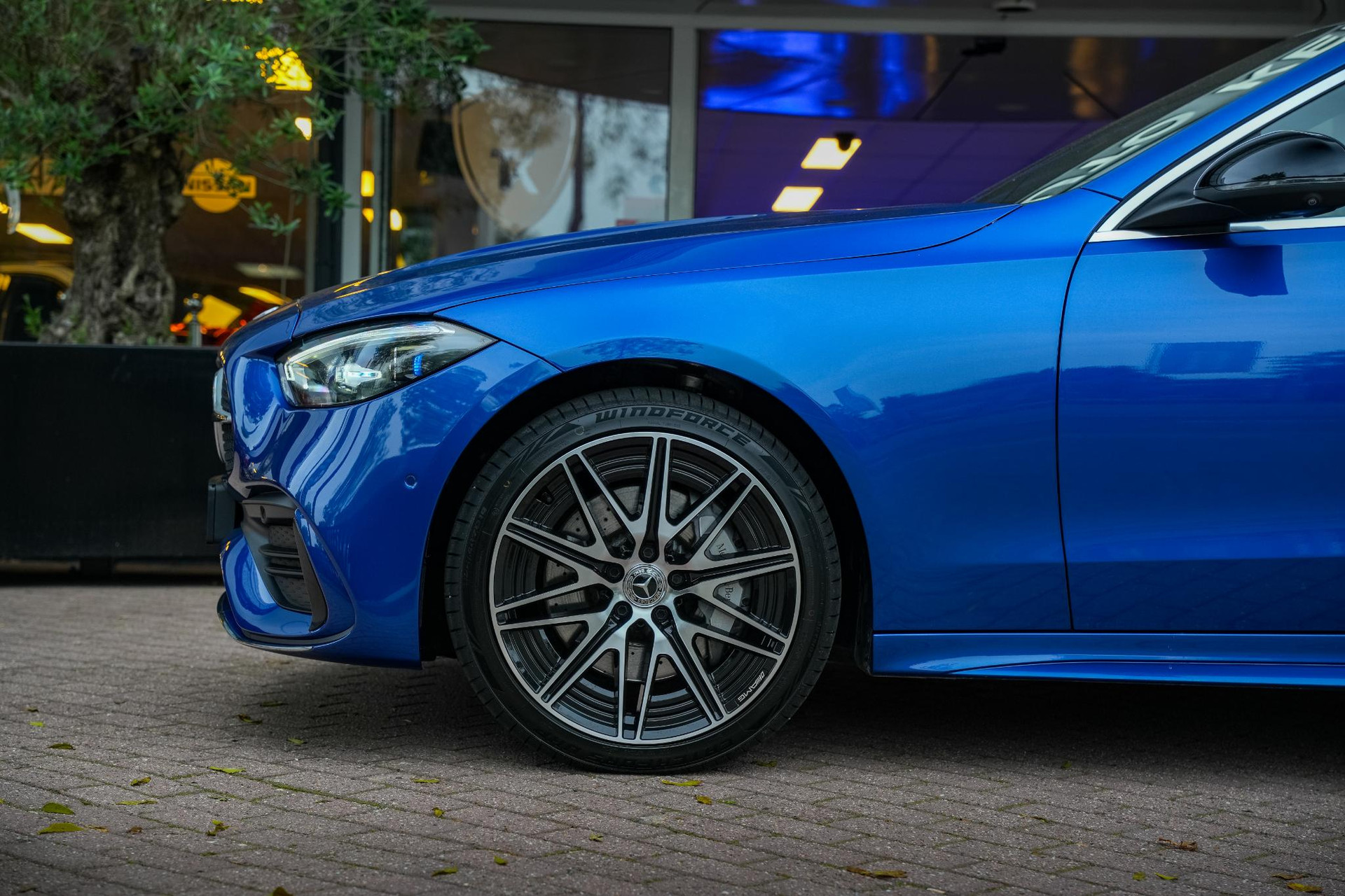 Mercedes-Benz C-Klasse 300 e AMG Line 2021 SPECTRAL BLUE - METALLIC FINISH (970U) 11
