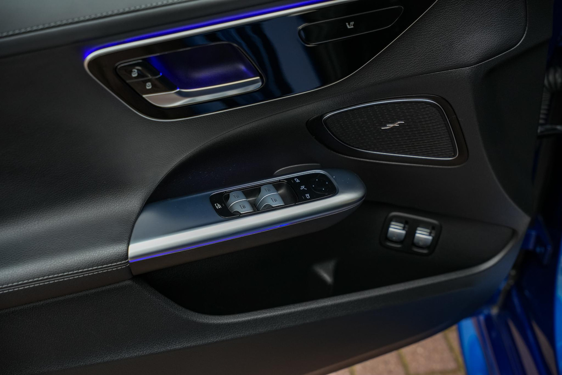 Mercedes-Benz C-Klasse 300 e AMG Line 2021 SPECTRAL BLUE - METALLIC FINISH (970U) 14