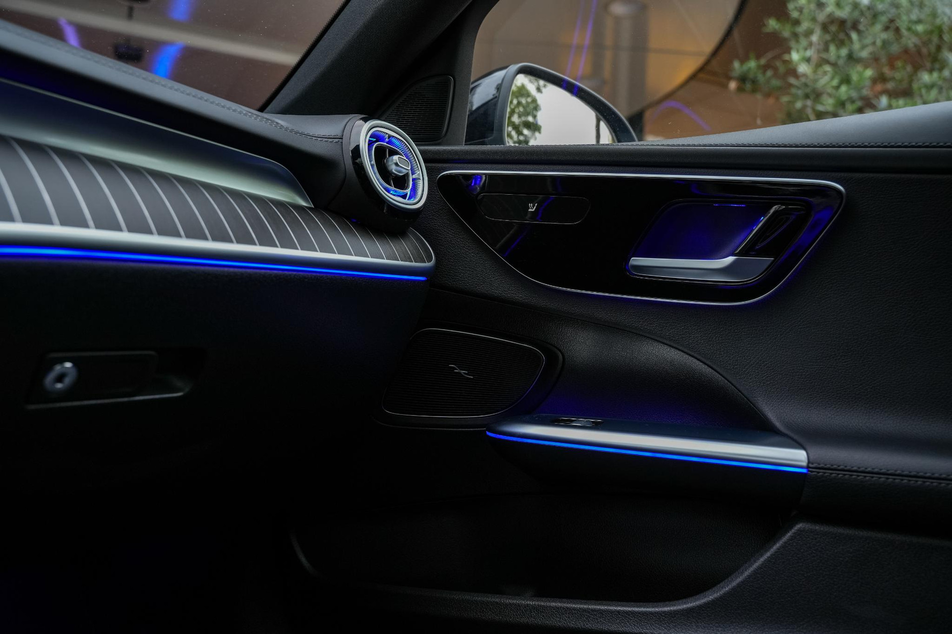 Mercedes-Benz C-Klasse 300 e AMG Line 2021 SPECTRAL BLUE - METALLIC FINISH (970U) 18