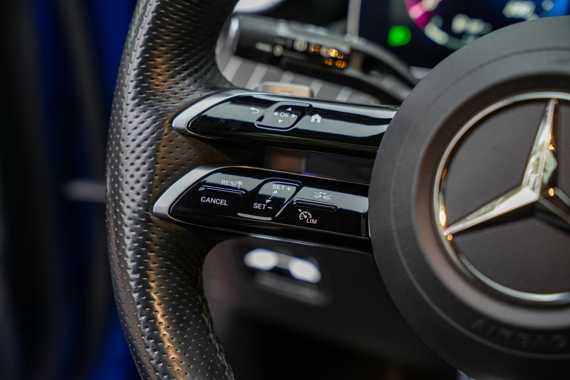 Mercedes-Benz C-Klasse 300 e AMG Line 2021 SPECTRAL BLUE - METALLIC FINISH (970U) 19