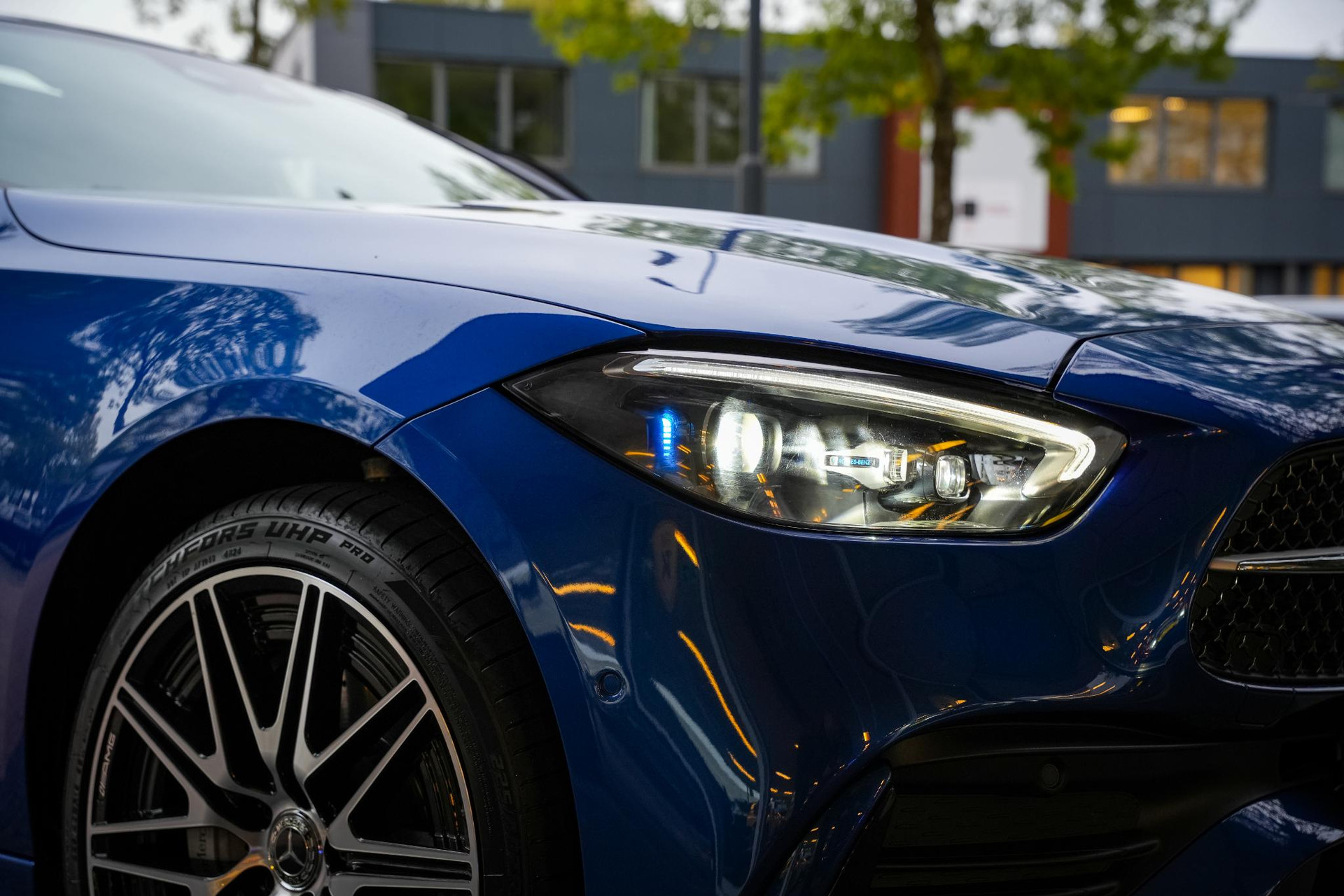 Mercedes-Benz C-Klasse 300 e AMG Line 2021 SPECTRAL BLUE - METALLIC FINISH (970U) 23