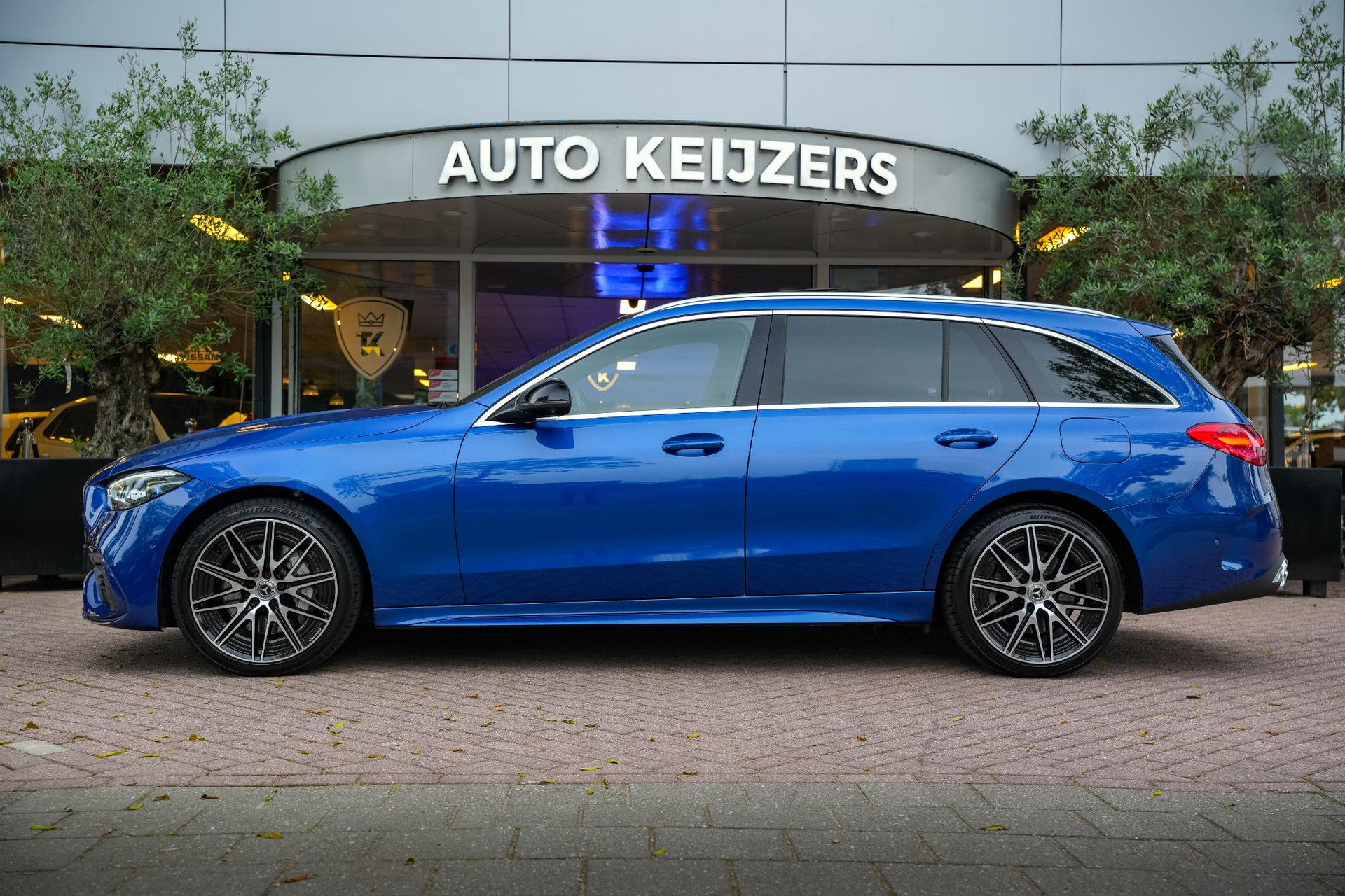 Mercedes-Benz C-Klasse 300 e AMG Line 2021 SPECTRAL BLUE - METALLIC FINISH (970U) 5