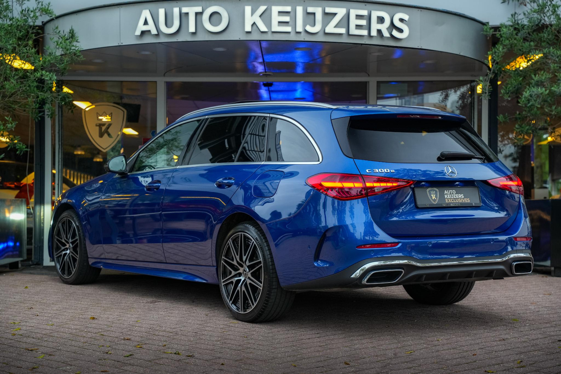 Mercedes-Benz C-Klasse 300 e AMG Line 2021 SPECTRAL BLUE - METALLIC FINISH (970U) 7