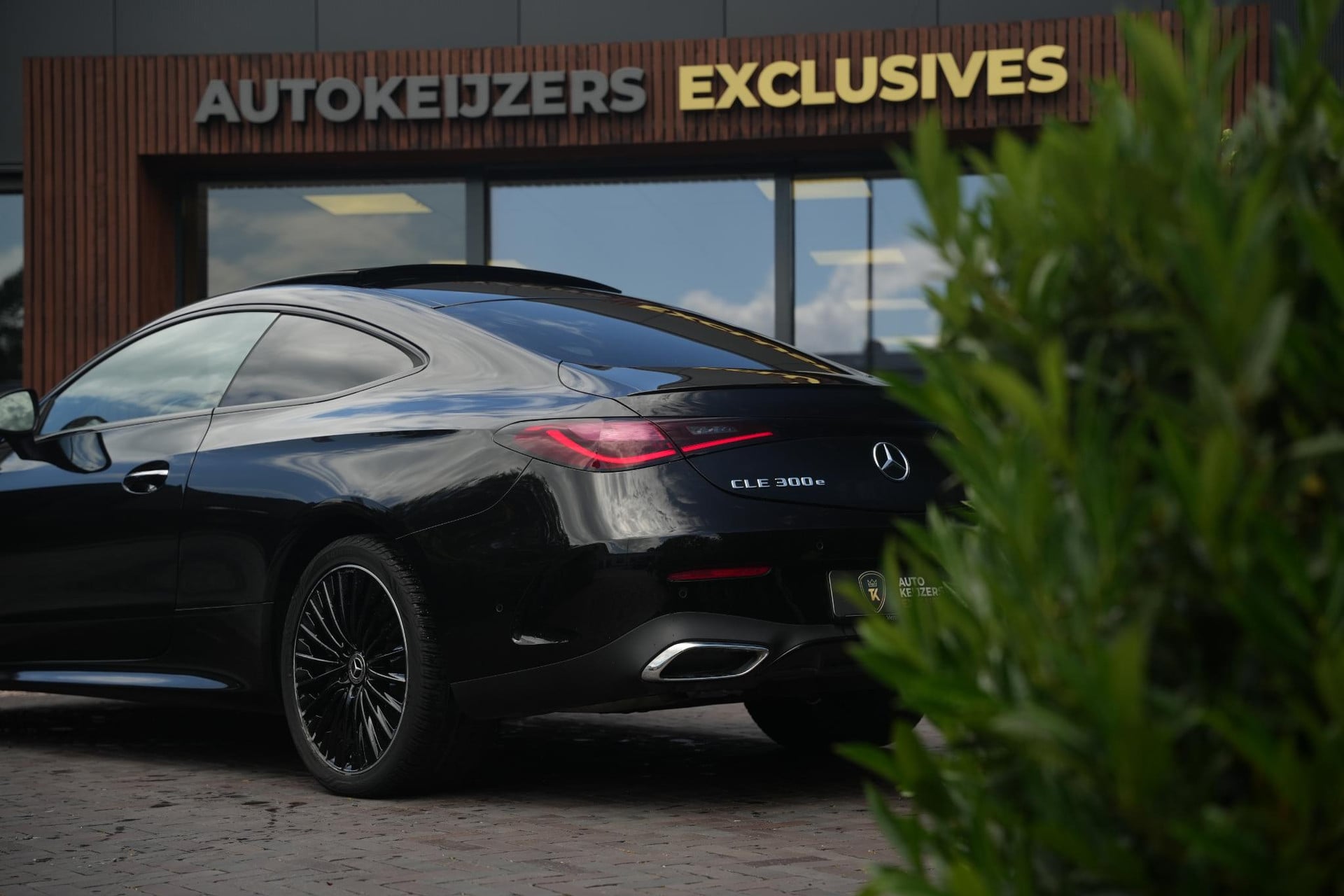 Mercedes-Benz CLE Coupé 300 e AMG Line 2026 Obsidian black - metallic finish (197U) 12