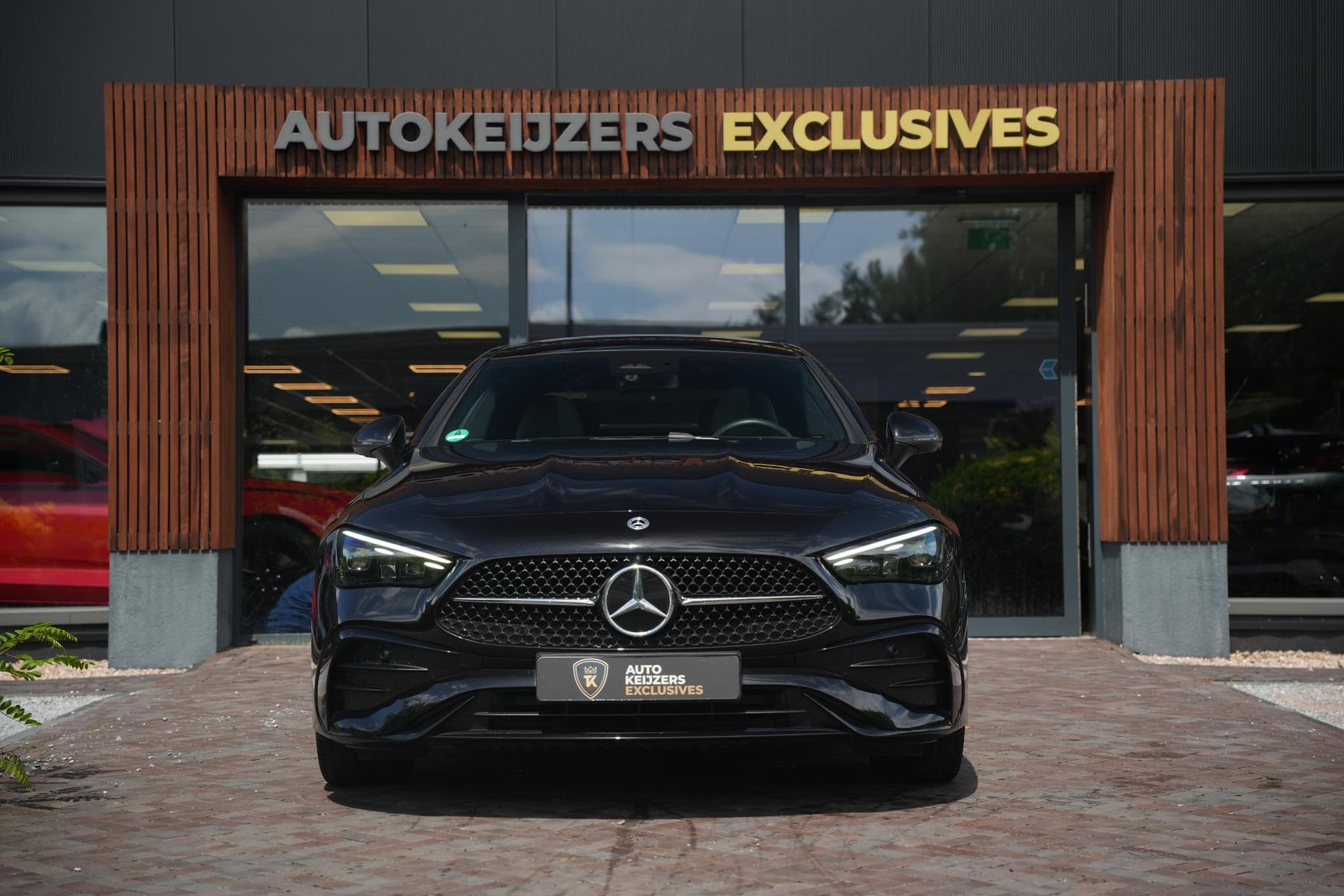 Mercedes-Benz CLE Coupé 300 e AMG Line 2026 Obsidian black - metallic finish (197U) 3