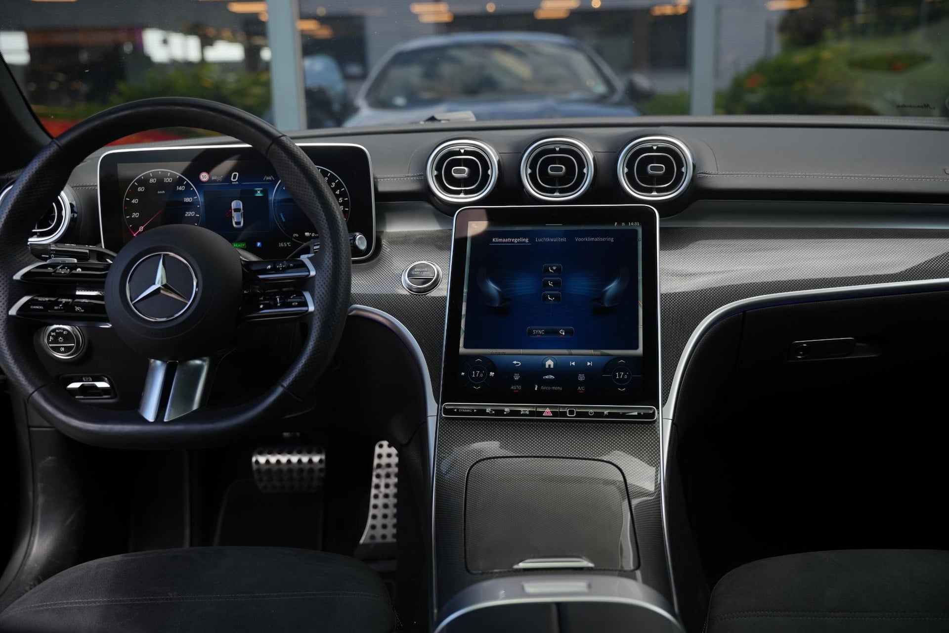 Mercedes-Benz CLE Coupé 300 e AMG Line 2026 Obsidian black - metallic finish (197U) 4
