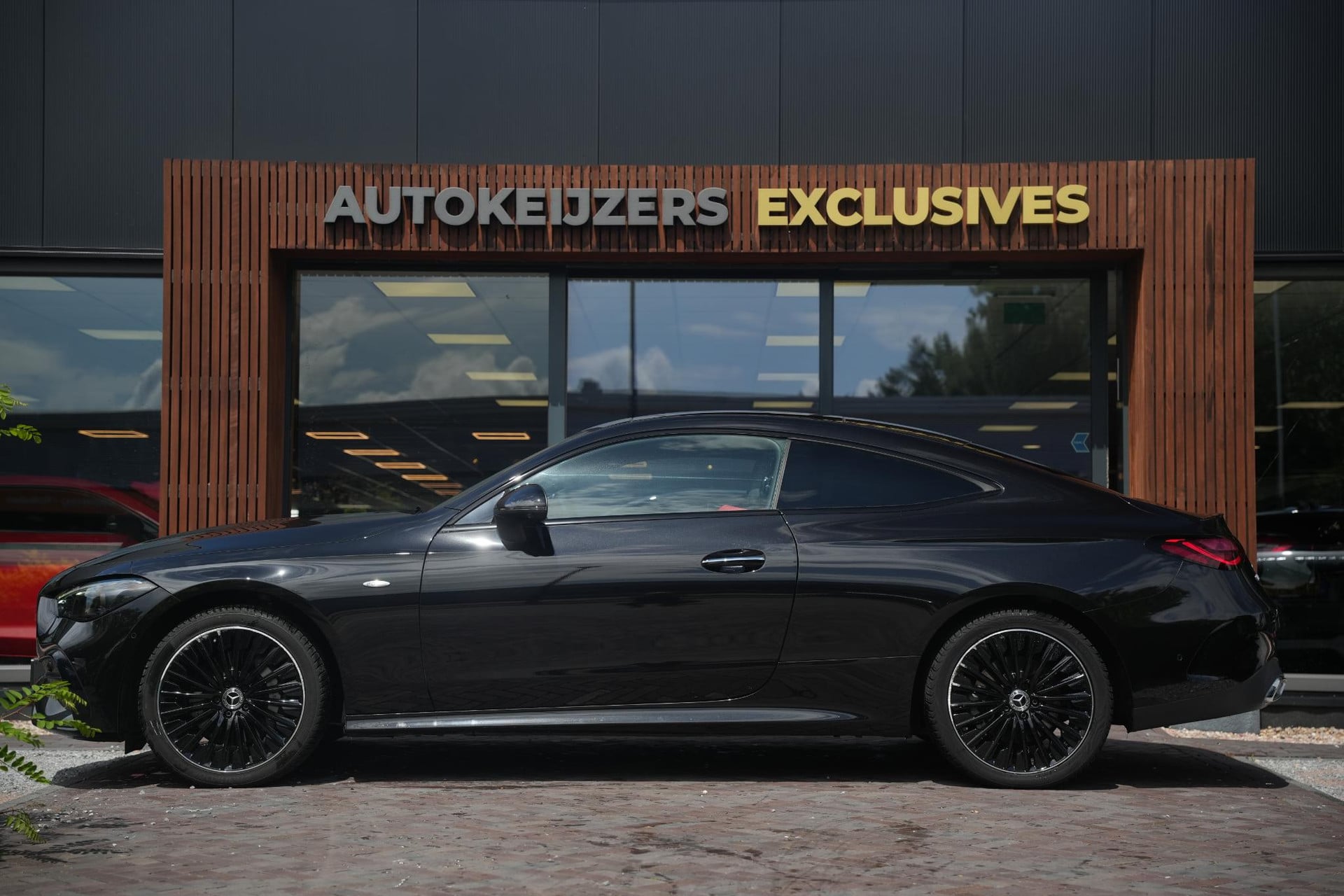 Mercedes-Benz CLE Coupé 300 e AMG Line 2026 Obsidian black - metallic finish (197U) 7