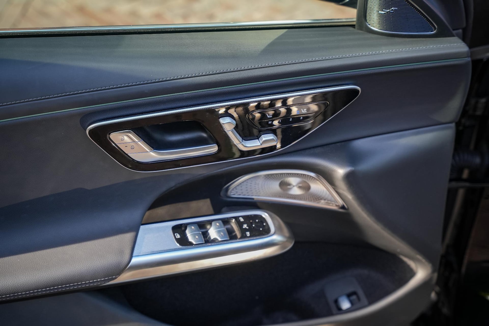 Mercedes-Benz E-Klasse E-klasse 200 AMG 2025 Obsidian black - metallic finish (197U) 17