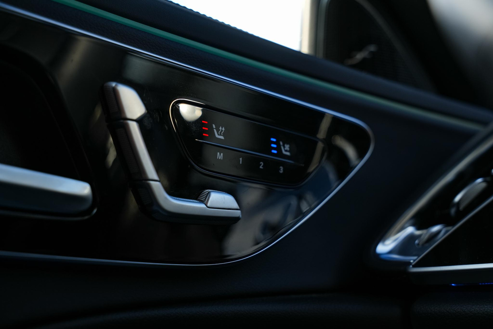 Mercedes-Benz E-Klasse E-klasse 200 AMG 2025 Obsidian black - metallic finish (197U) 25