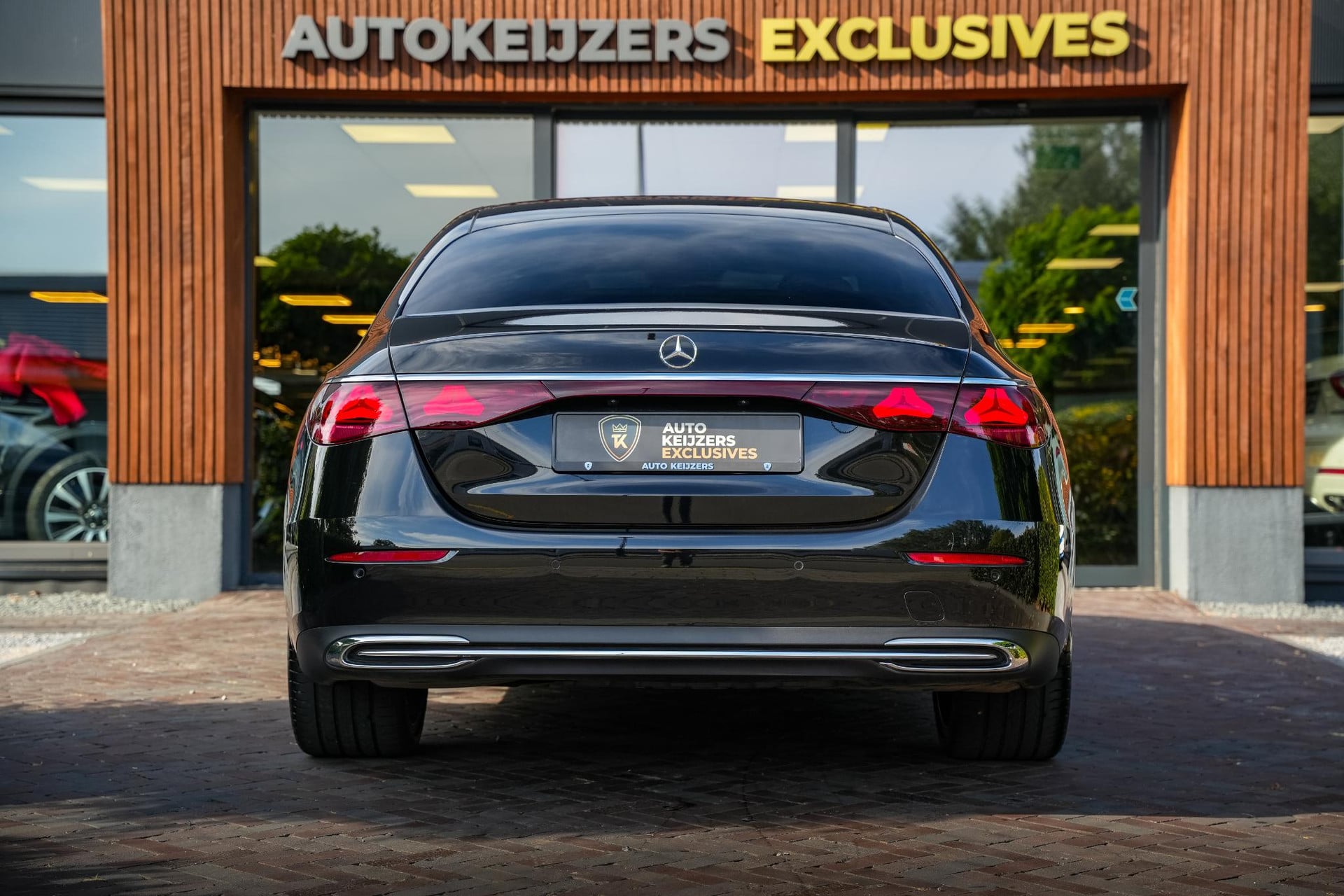 Mercedes-Benz E-Klasse E-klasse 200 AMG 2025 Obsidian black - metallic finish (197U) 9