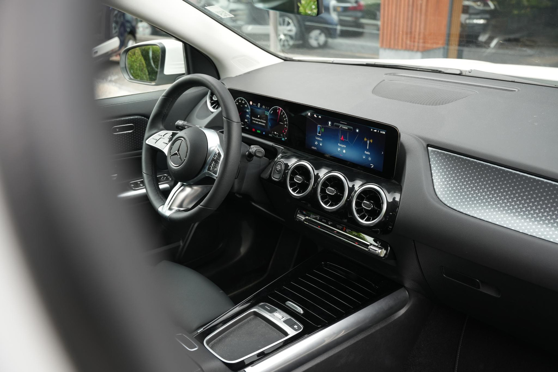 Mercedes-Benz GLA 250 e Business Solution 2025 POLAR WHITE - STANDARD FINISH (149U) 10
