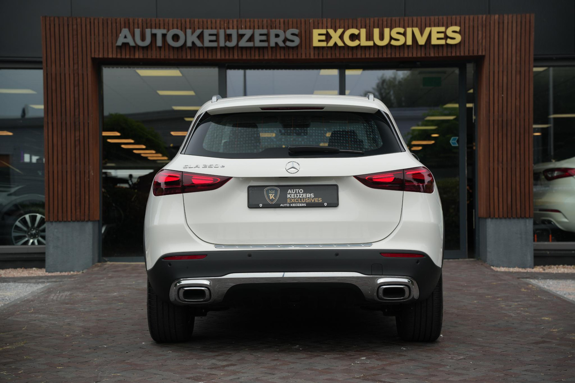 Mercedes-Benz GLA 250 e Business Solution 2025 POLAR WHITE - STANDARD FINISH (149U) 11