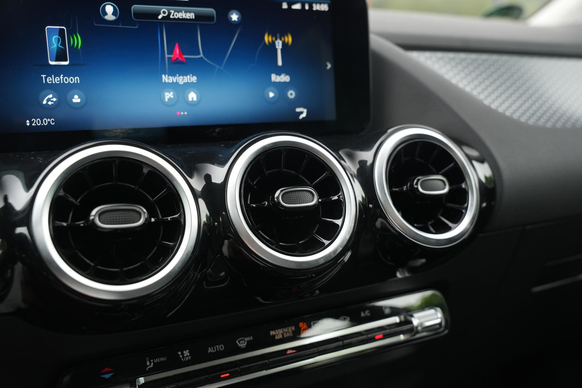 Mercedes-Benz GLA 250 e Business Solution 2025 POLAR WHITE - STANDARD FINISH (149U) 28