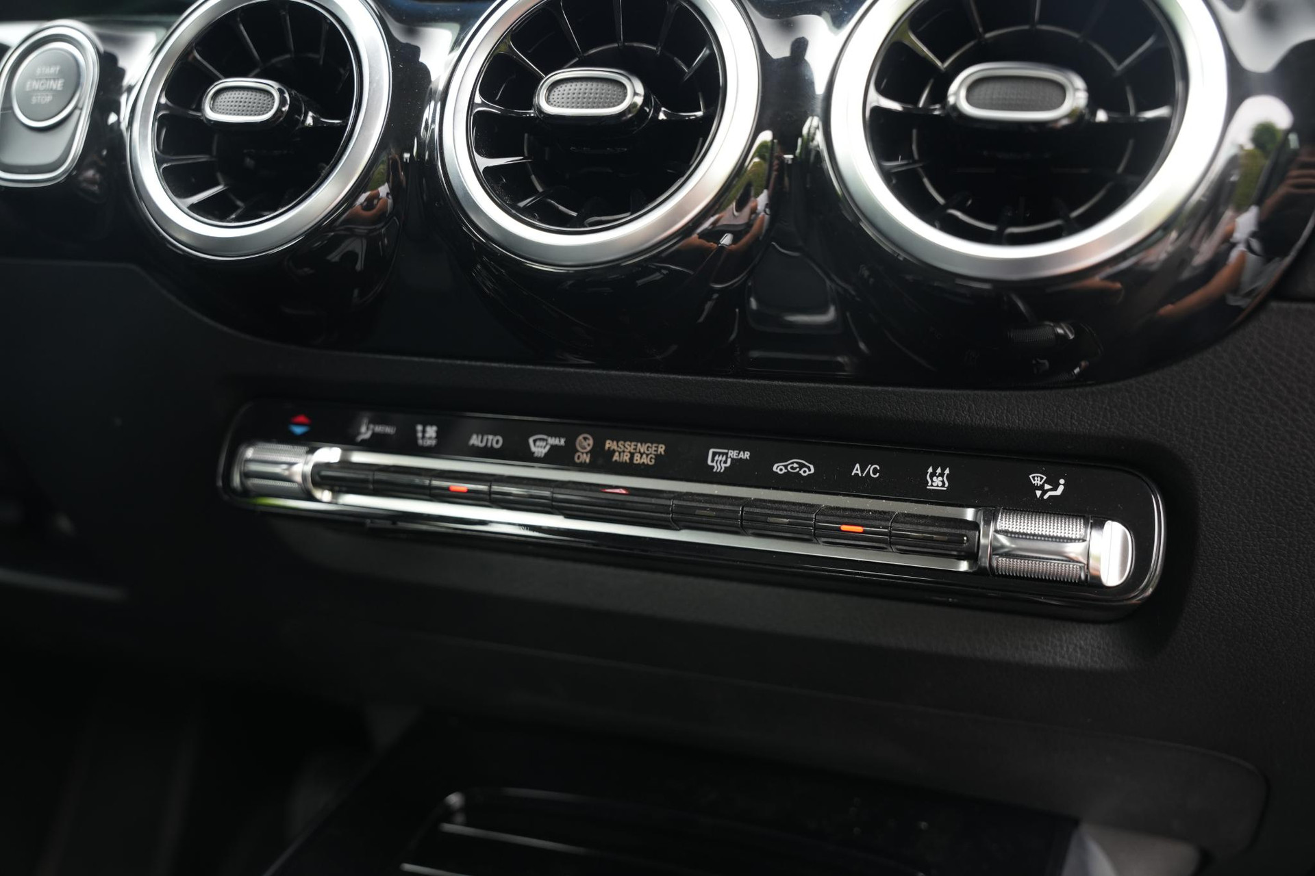 Mercedes-Benz GLA 250 e Business Solution 2025 POLAR WHITE - STANDARD FINISH (149U) 29