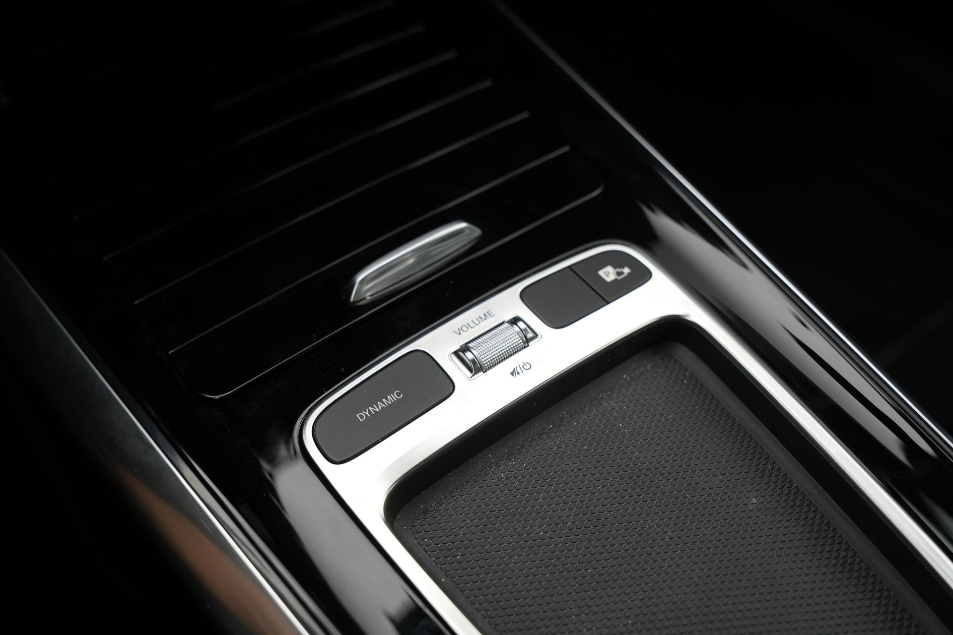 Mercedes-Benz GLA 250 e Business Solution 2025 POLAR WHITE - STANDARD FINISH (149U) 37