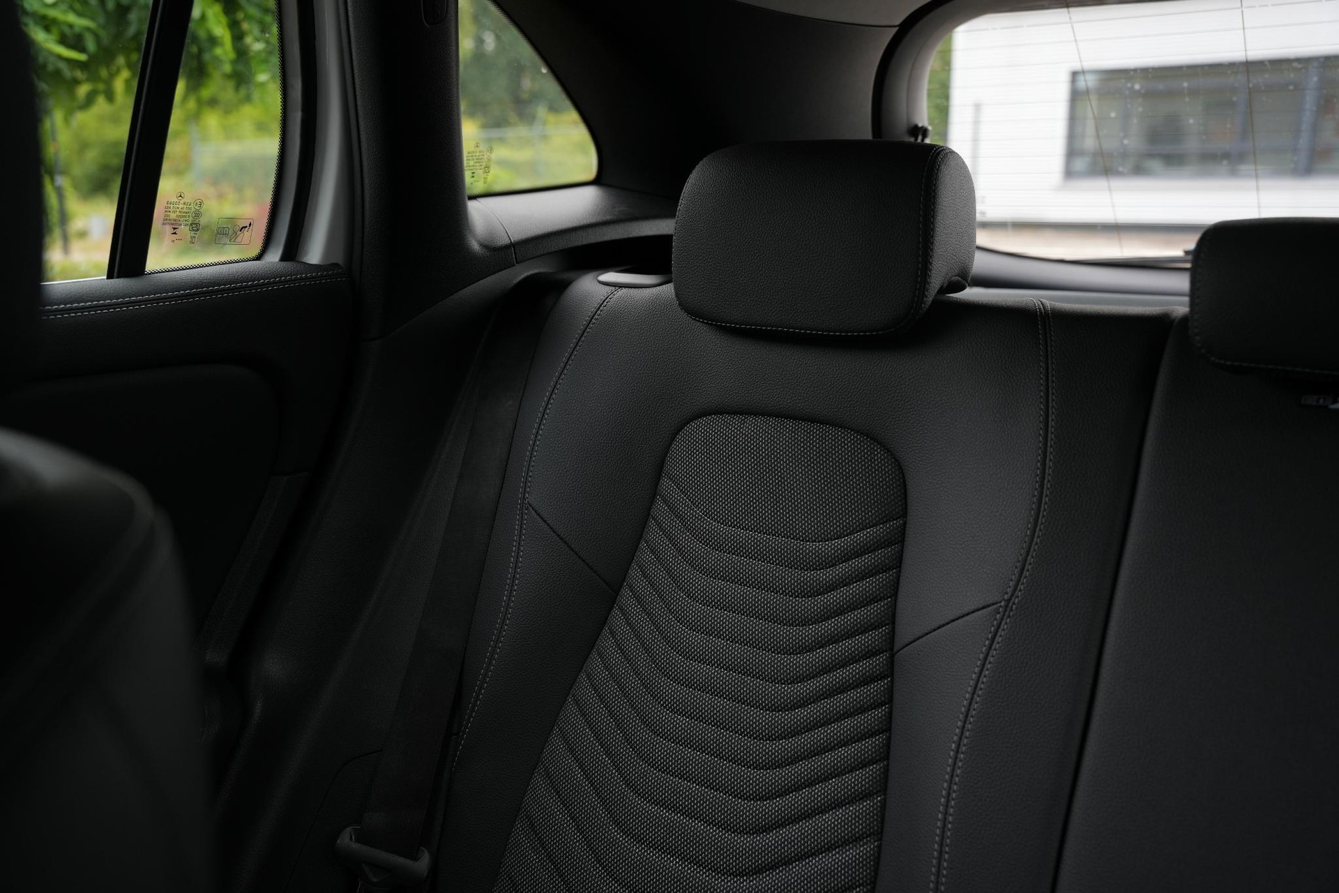 Mercedes-Benz GLA 250 e Business Solution 2025 POLAR WHITE - STANDARD FINISH (149U) 39