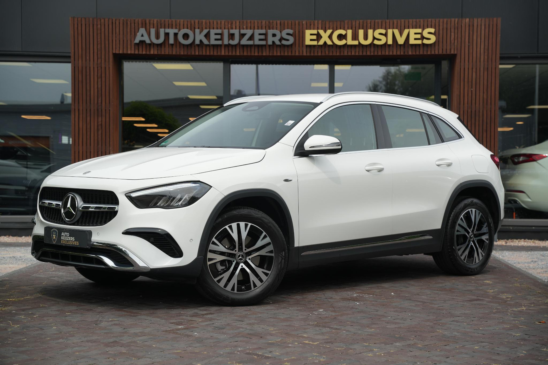 Mercedes-Benz GLA 250 e Business Solution 2025 POLAR WHITE - STANDARD FINISH (149U) 5