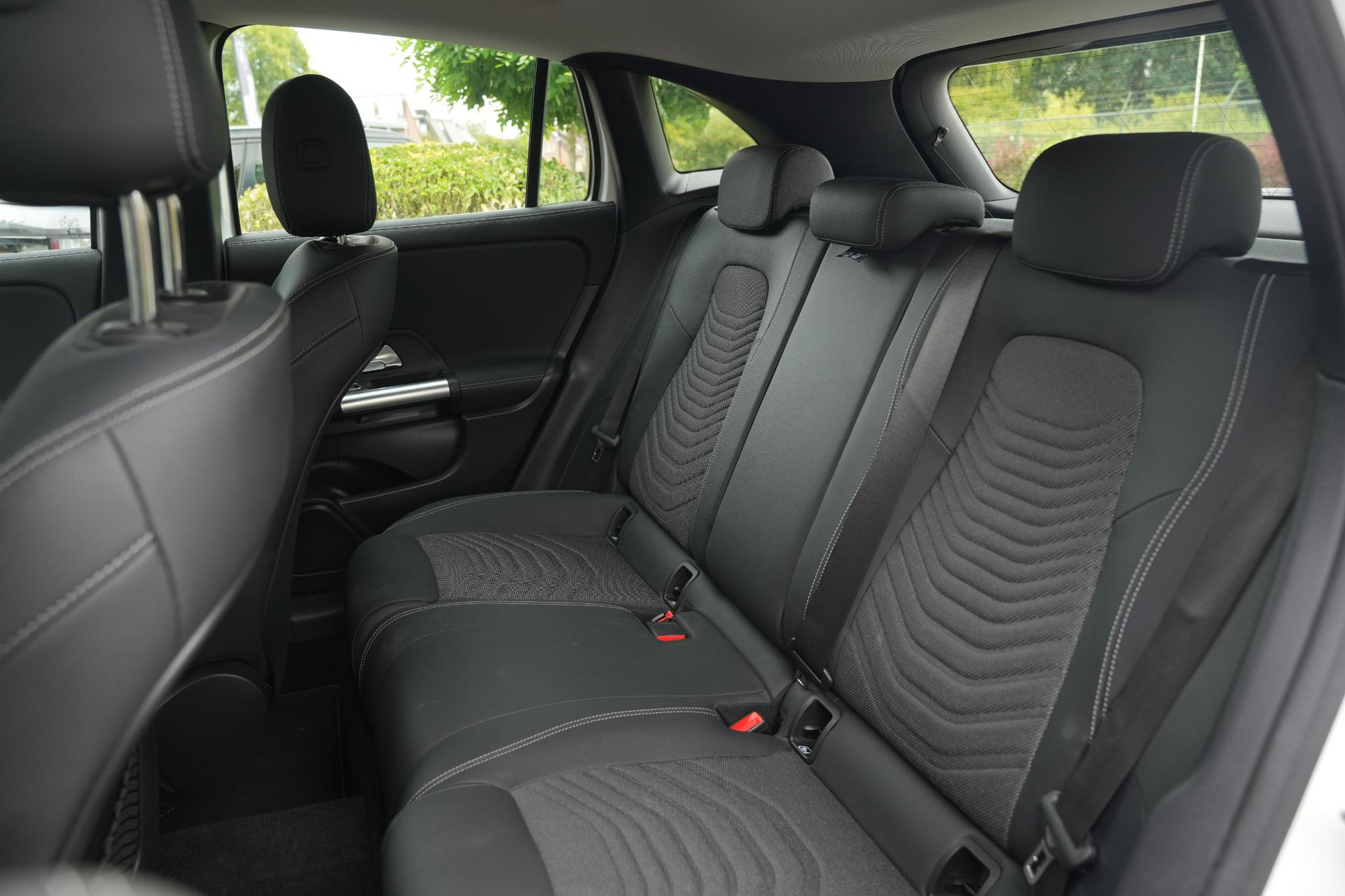 Mercedes-Benz GLA 250 e Business Solution 2025 POLAR WHITE - STANDARD FINISH (149U) 6