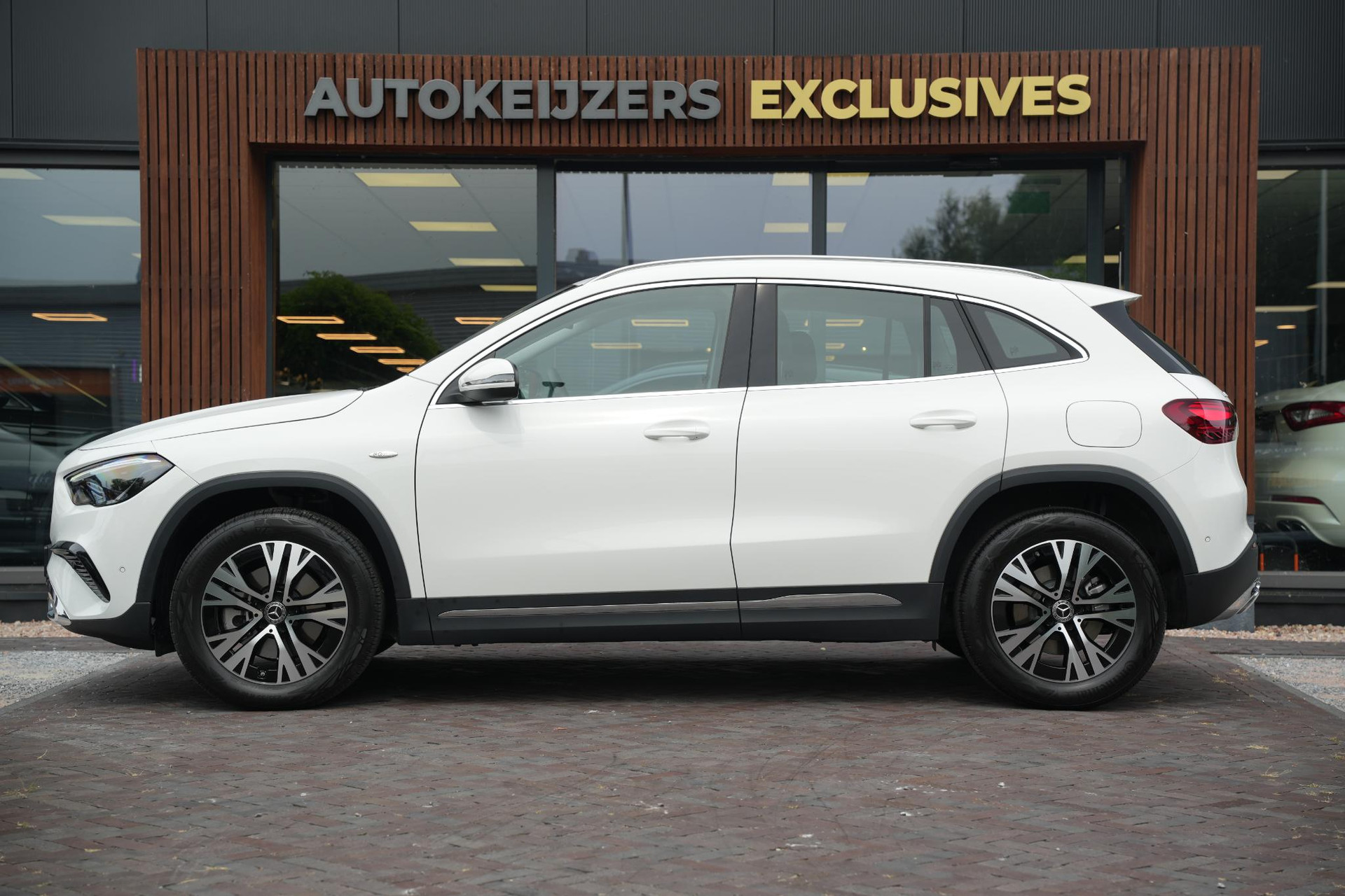 Mercedes-Benz GLA 250 e Business Solution 2025 POLAR WHITE - STANDARD FINISH (149U) 7