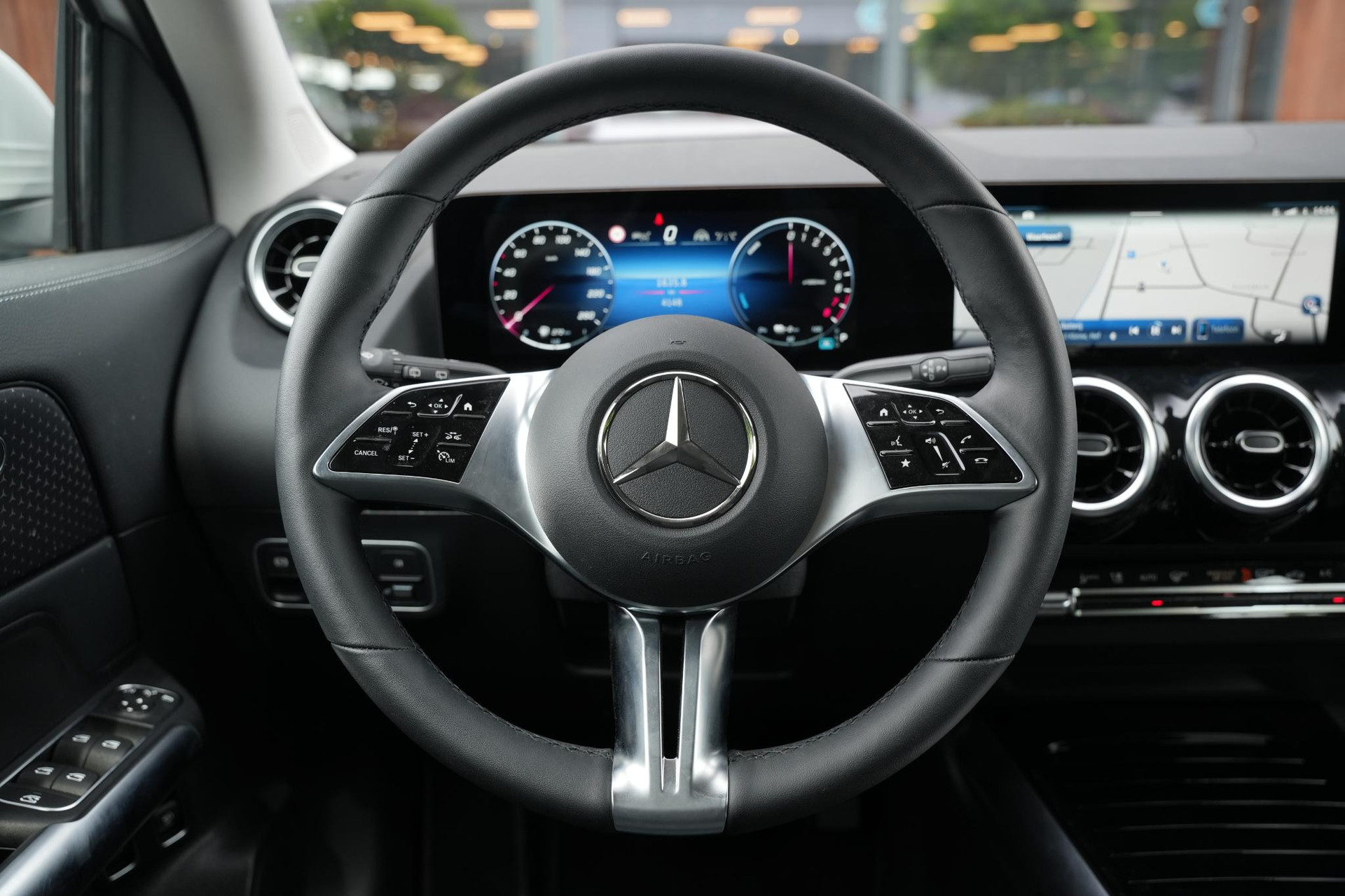 Mercedes-Benz GLA 250 e Business Solution 2025 POLAR WHITE - STANDARD FINISH (149U) 8
