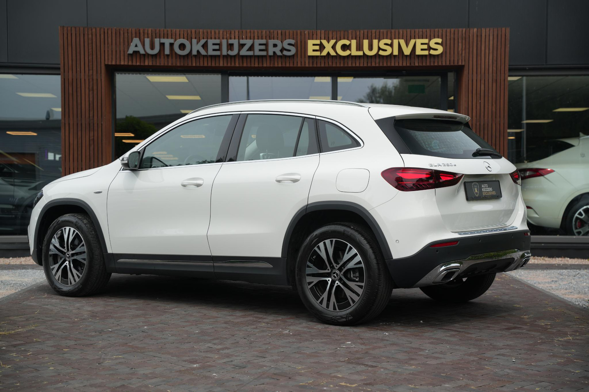 Mercedes-Benz GLA 250 e Business Solution 2025 POLAR WHITE - STANDARD FINISH (149U) 9