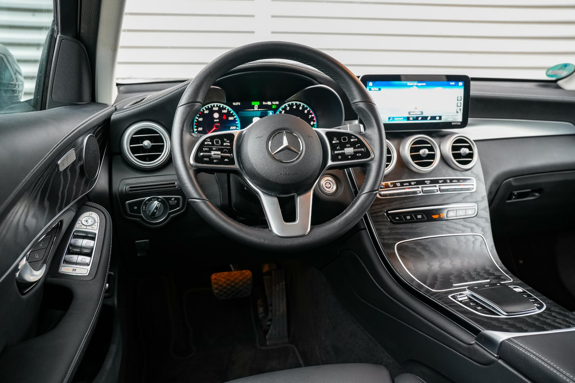 Mercedes-Benz GLC 300e 4MATIC Business Solution AMG 2021  4