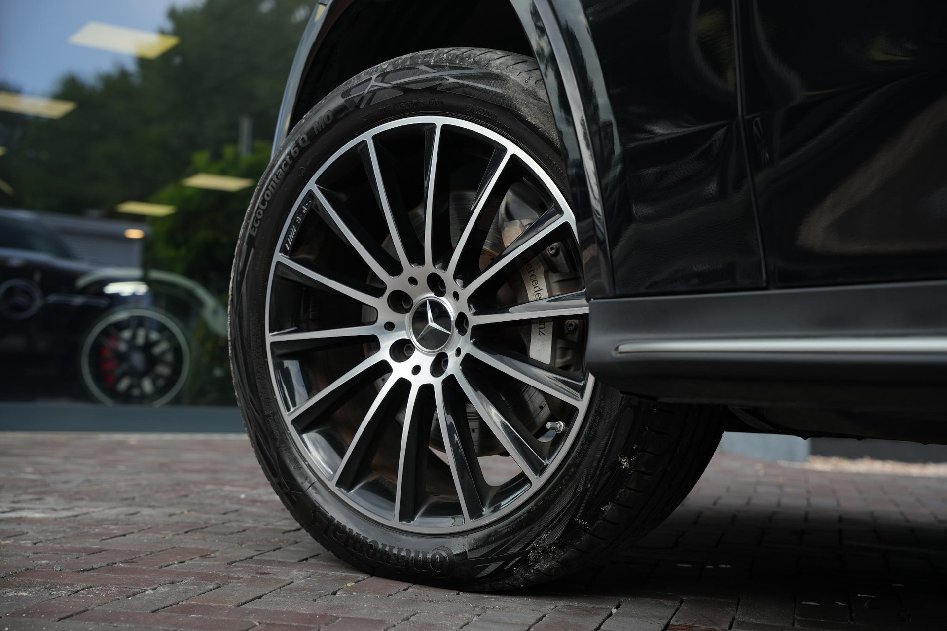Mercedes-Benz GLC 400e 4MATIC AMG Line 2023 Obsidian black - metallic finish (197U) 10