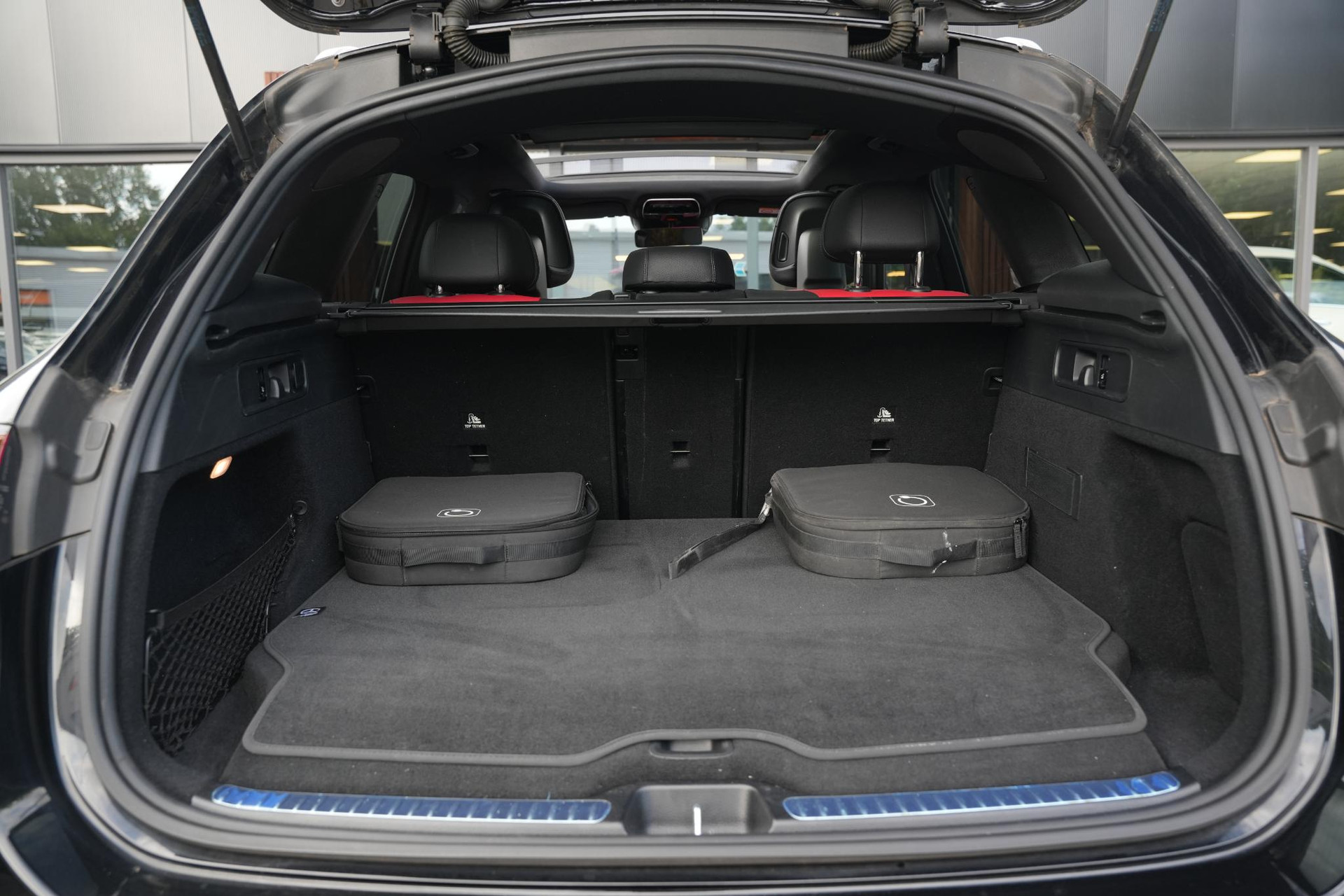 Mercedes-Benz GLC 400e 4MATIC AMG Line 2023 Obsidian black - metallic finish (197U) 12