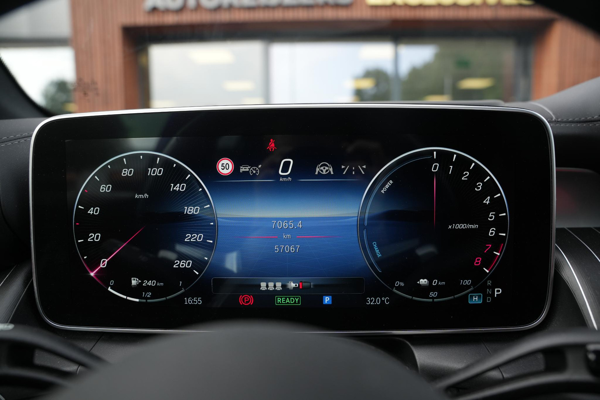 Mercedes-Benz GLC 400e 4MATIC AMG Line 2023 Obsidian black - metallic finish (197U) 14