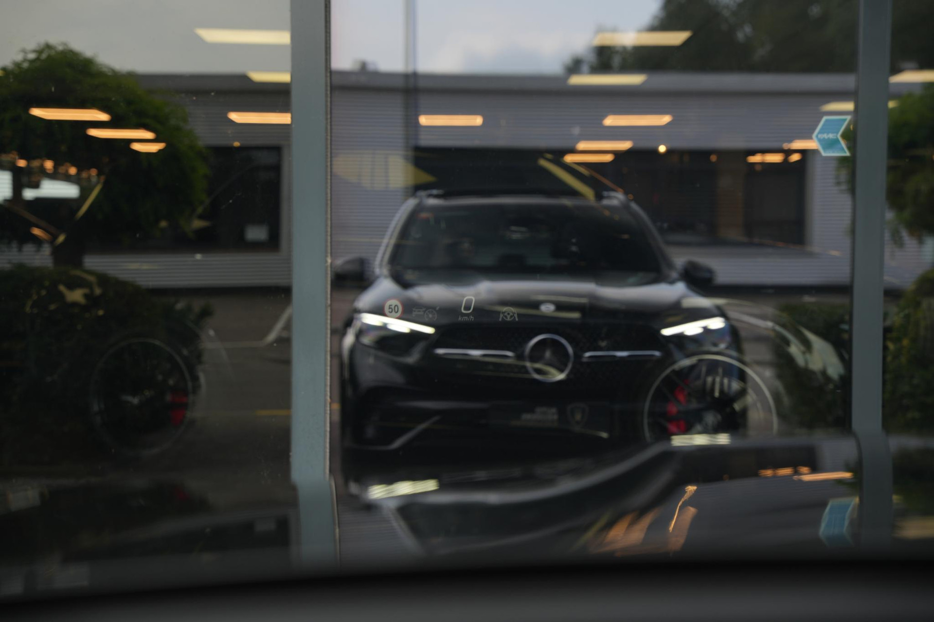 Mercedes-Benz GLC 400e 4MATIC AMG Line 2023 Obsidian black - metallic finish (197U) 24
