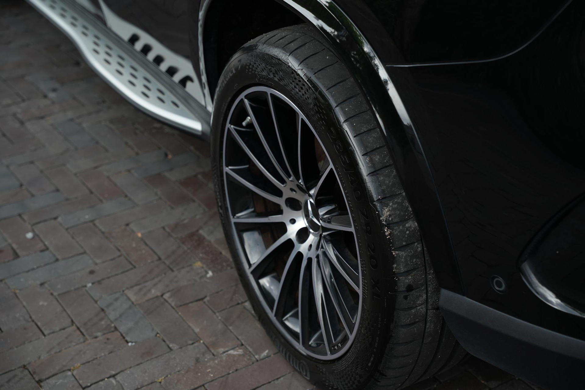Mercedes-Benz GLC 400e 4MATIC AMG Line 2023 Obsidian black - metallic finish (197U) 25