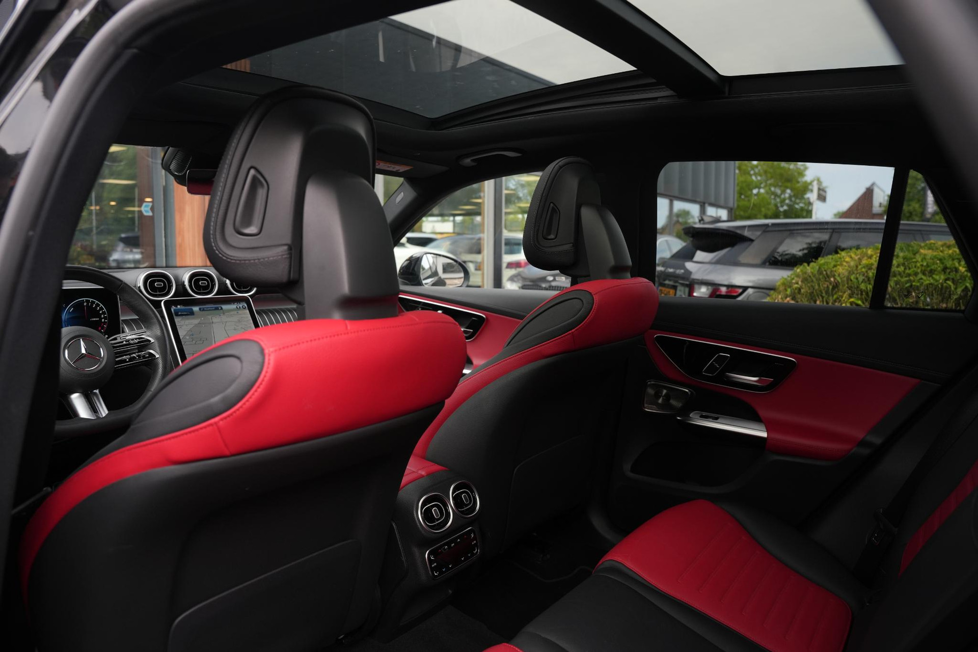 Mercedes-Benz GLC 400e 4MATIC AMG Line 2023 Obsidian black - metallic finish (197U) 26