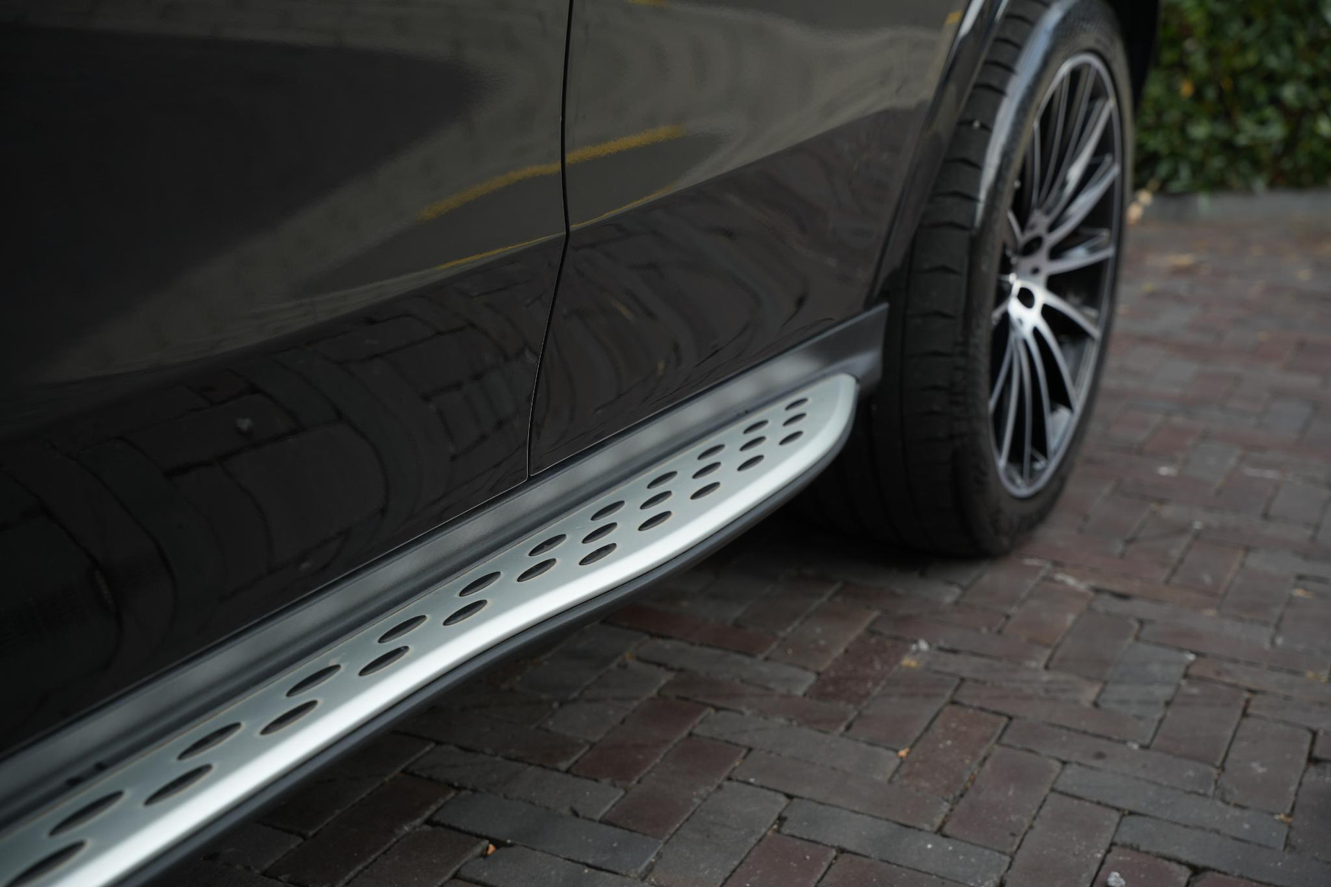 Mercedes-Benz GLC 400e 4MATIC AMG Line 2023 Obsidian black - metallic finish (197U) 34