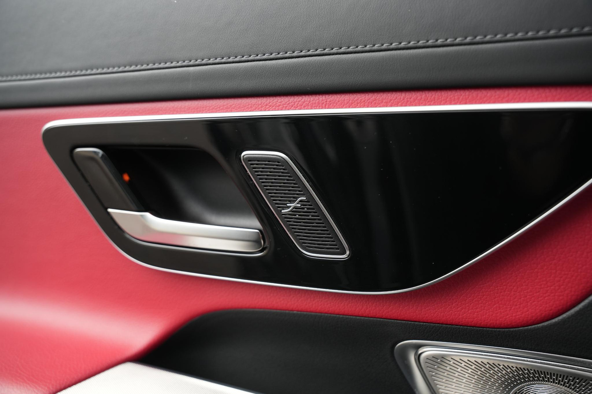 Mercedes-Benz GLC 400e 4MATIC AMG Line 2023 Obsidian black - metallic finish (197U) 39