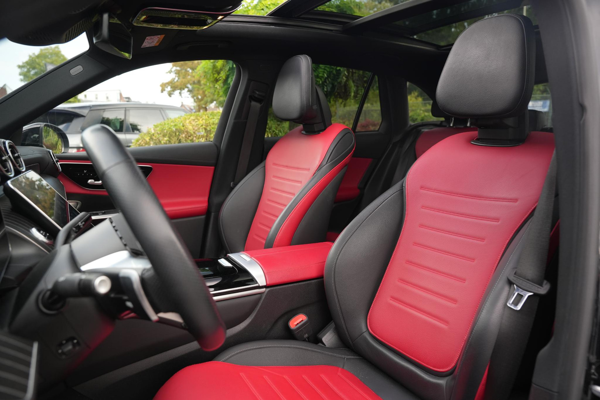 Mercedes-Benz GLC 400e 4MATIC AMG Line 2023 Obsidian black - metallic finish (197U) 4