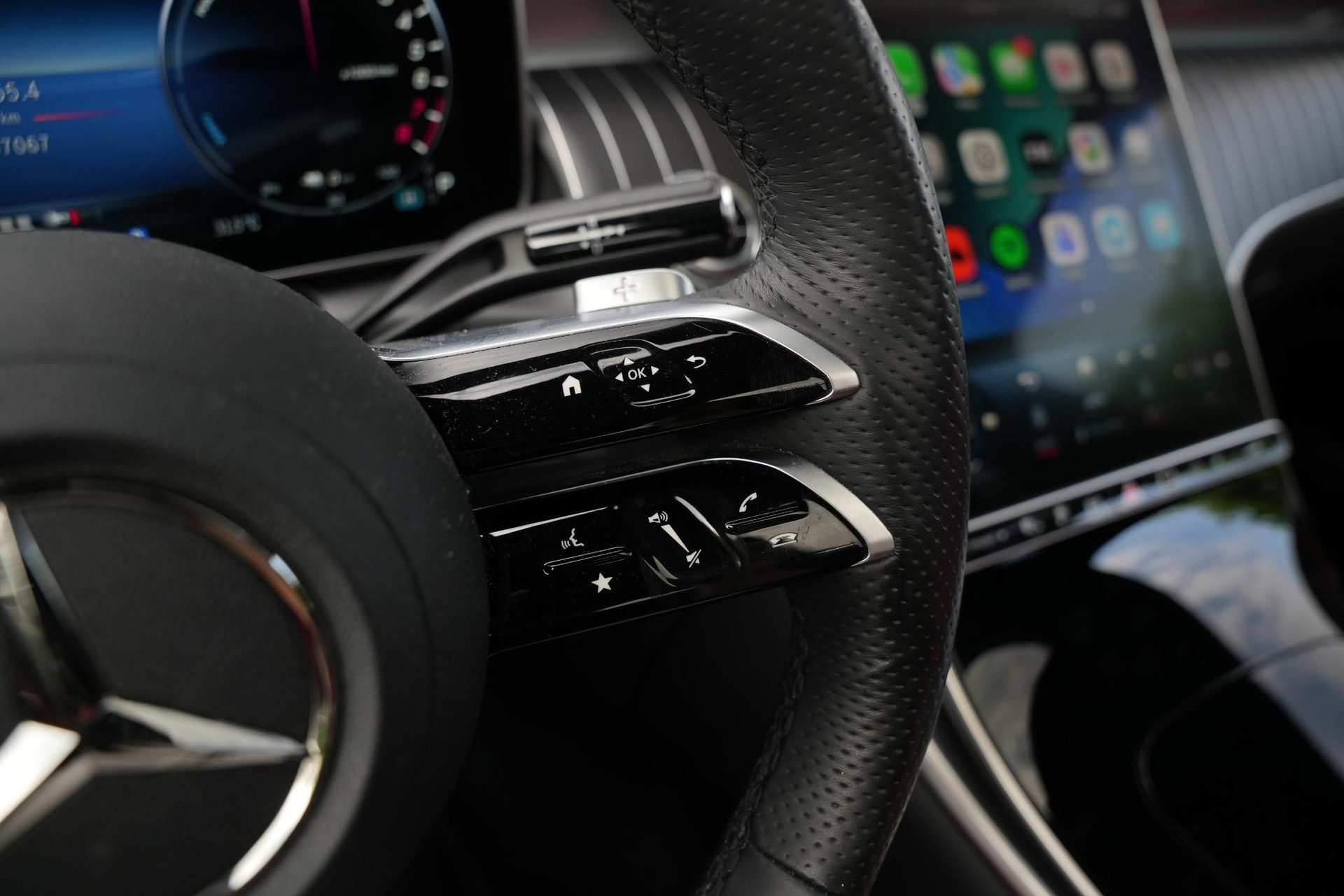 Mercedes-Benz GLC 400e 4MATIC AMG Line 2023 Obsidian black - metallic finish (197U) 46