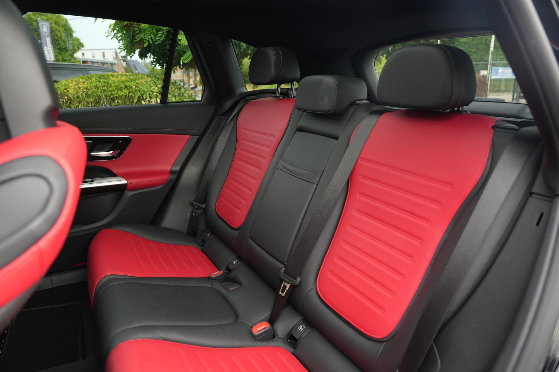 Mercedes-Benz GLC 400e 4MATIC AMG Line 2023 Obsidian black - metallic finish (197U) 6