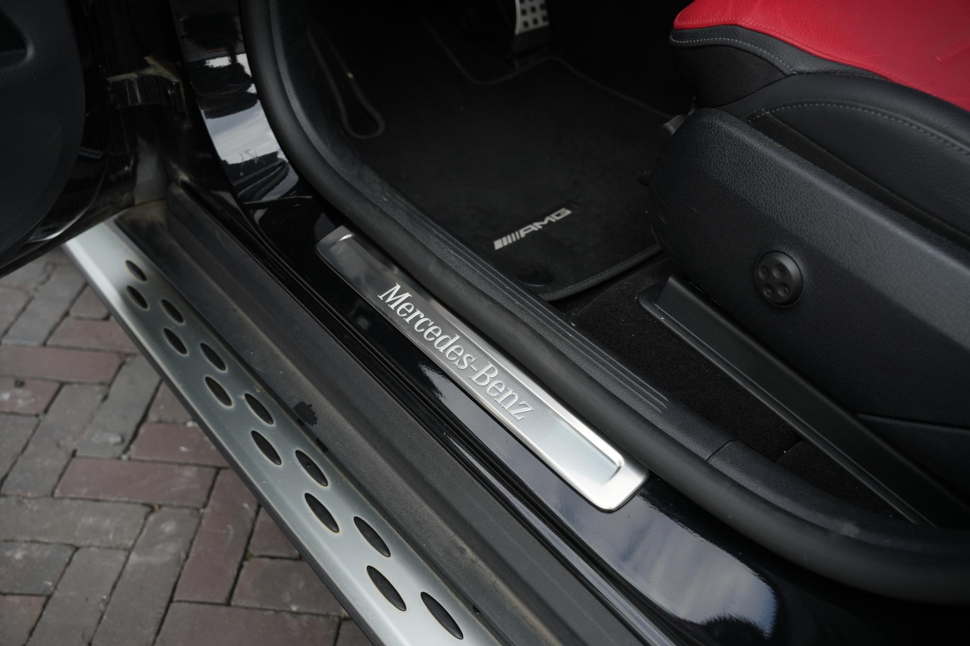 Mercedes-Benz GLC 400e 4MATIC AMG Line 2023 Obsidian black - metallic finish (197U) 62