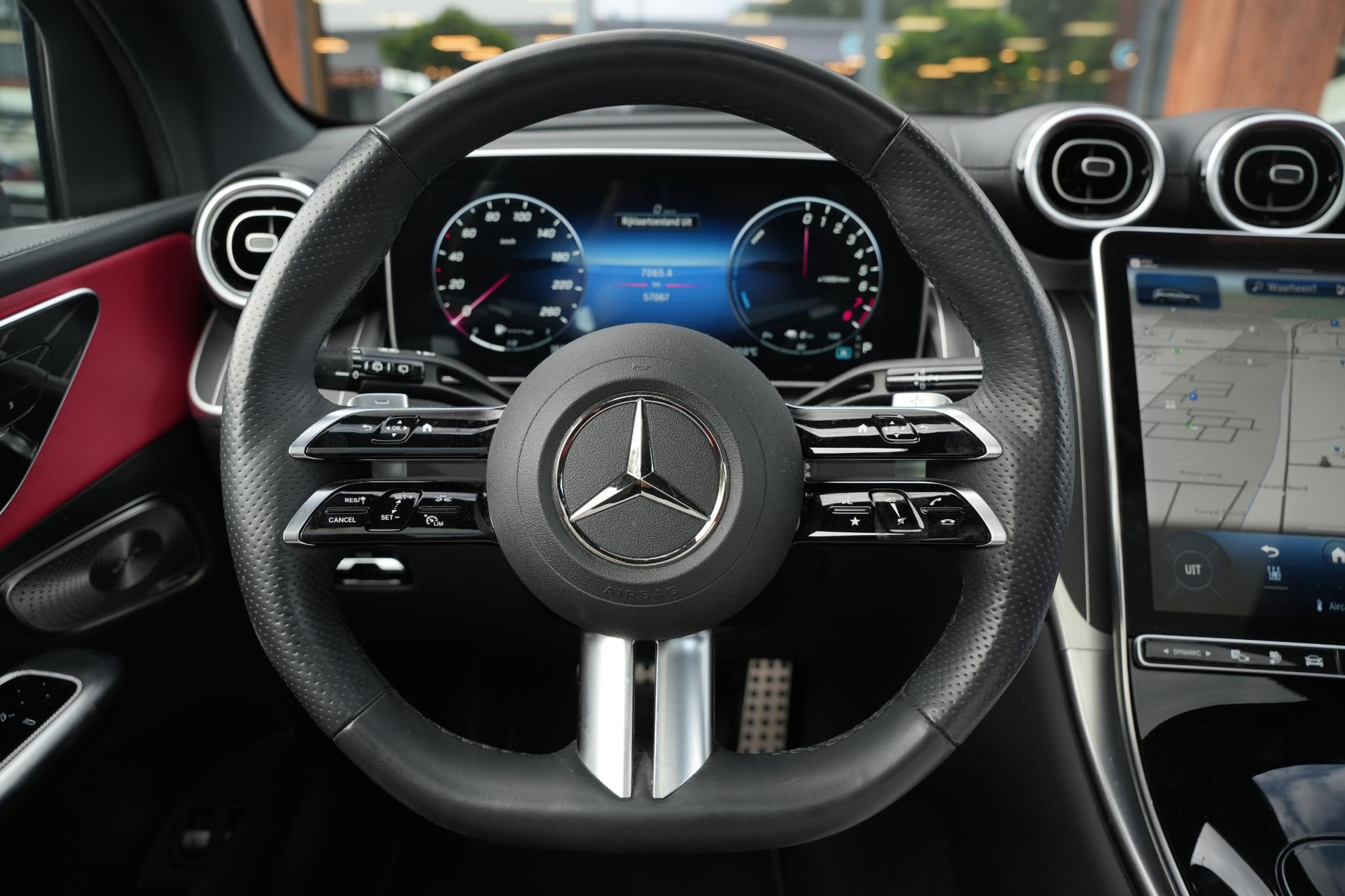 Mercedes-Benz GLC 400e 4MATIC AMG Line 2023 Obsidian black - metallic finish (197U) 8