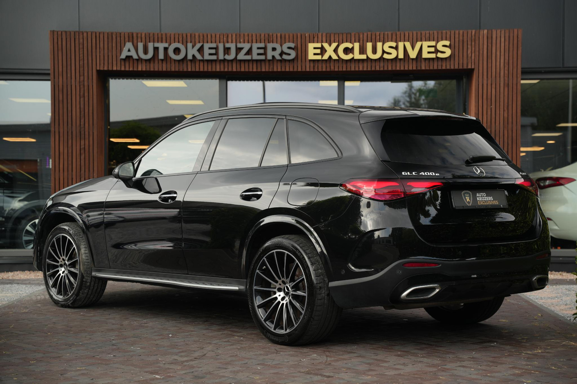 Mercedes-Benz GLC 400e 4MATIC AMG Line 2023 Obsidian black - metallic finish (197U) 9