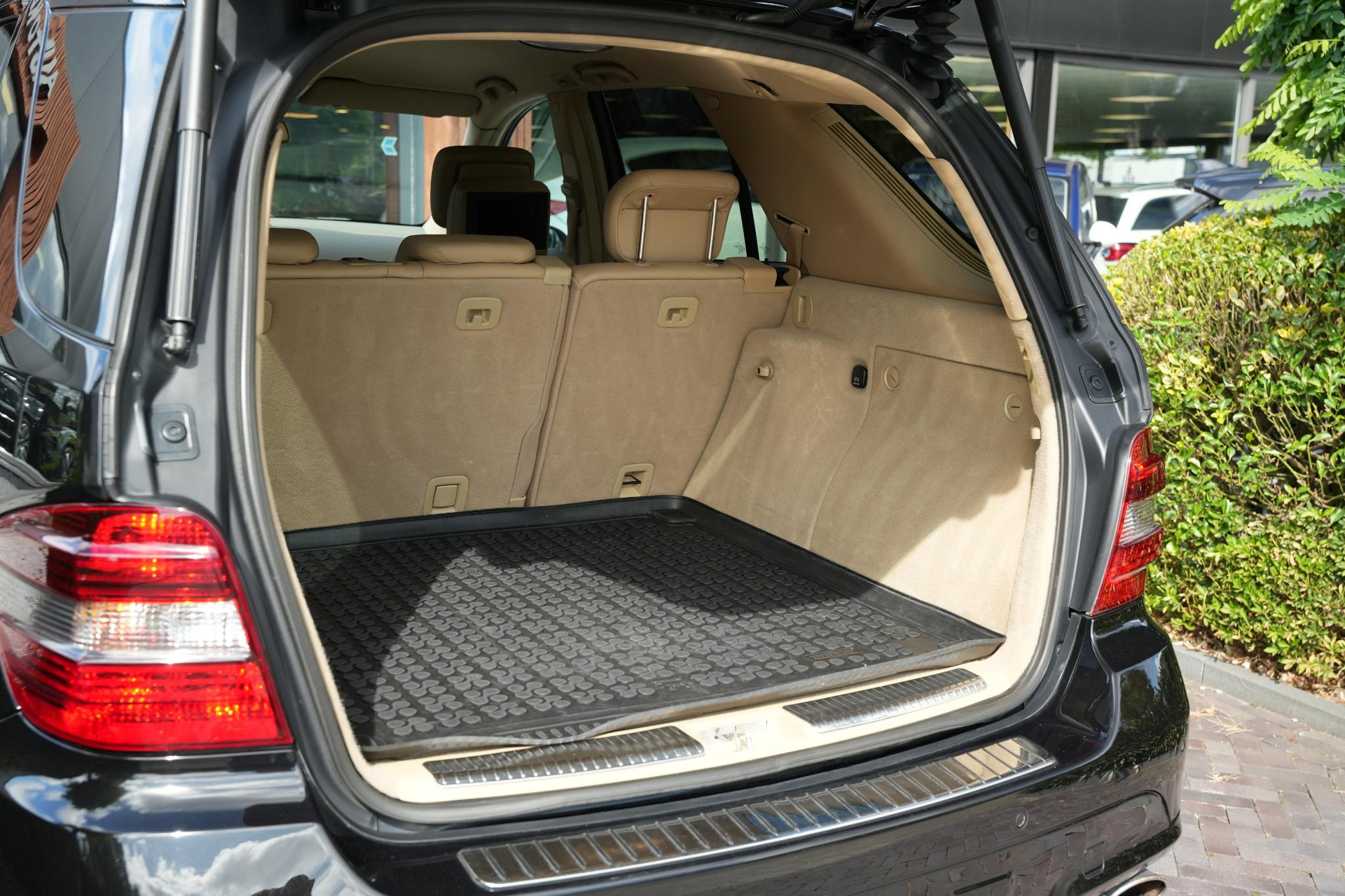 Mercedes-Benz M-Klasse AMG 63 2007 OBSIDIAN BLACK (197U) 12