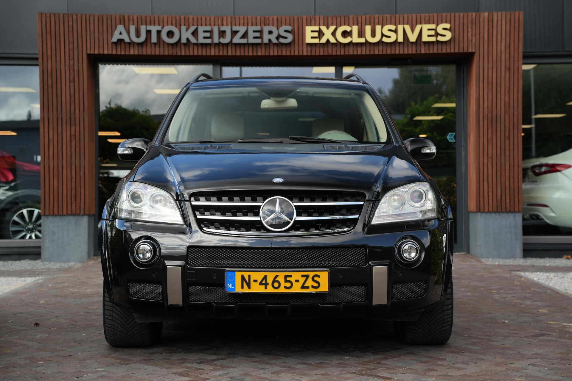 Mercedes-Benz M-Klasse AMG 63 2007 OBSIDIAN BLACK (197U) 3
