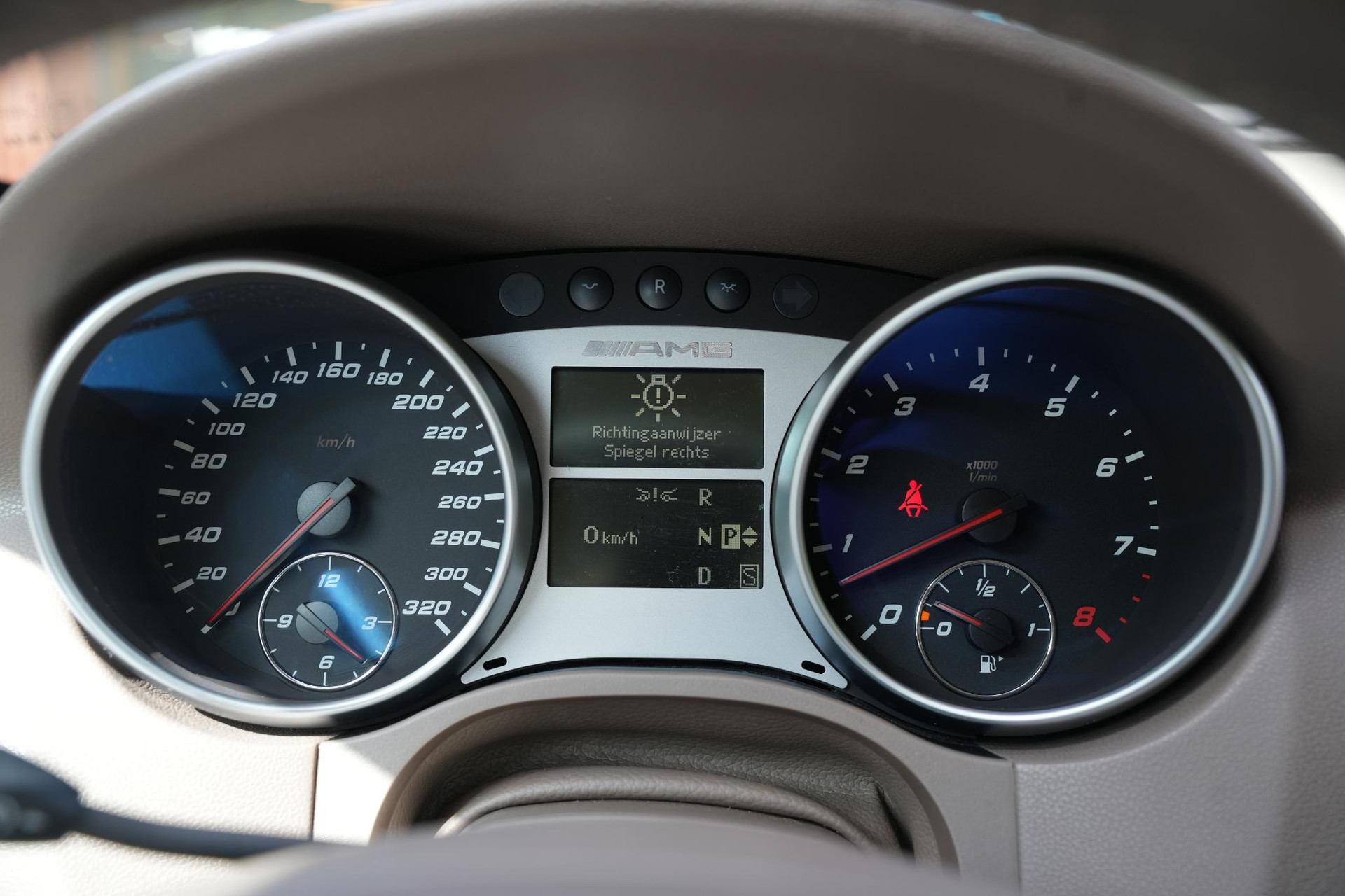 Mercedes-Benz M-Klasse AMG 63 2007 OBSIDIAN BLACK (197U) 31
