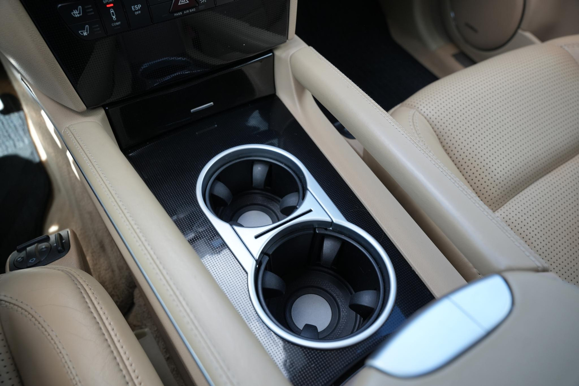Mercedes-Benz M-Klasse AMG 63 2007 OBSIDIAN BLACK (197U) 33