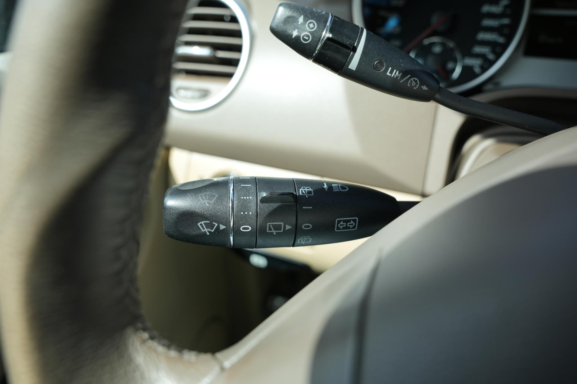 Mercedes-Benz M-Klasse AMG 63 2007 OBSIDIAN BLACK (197U) 37
