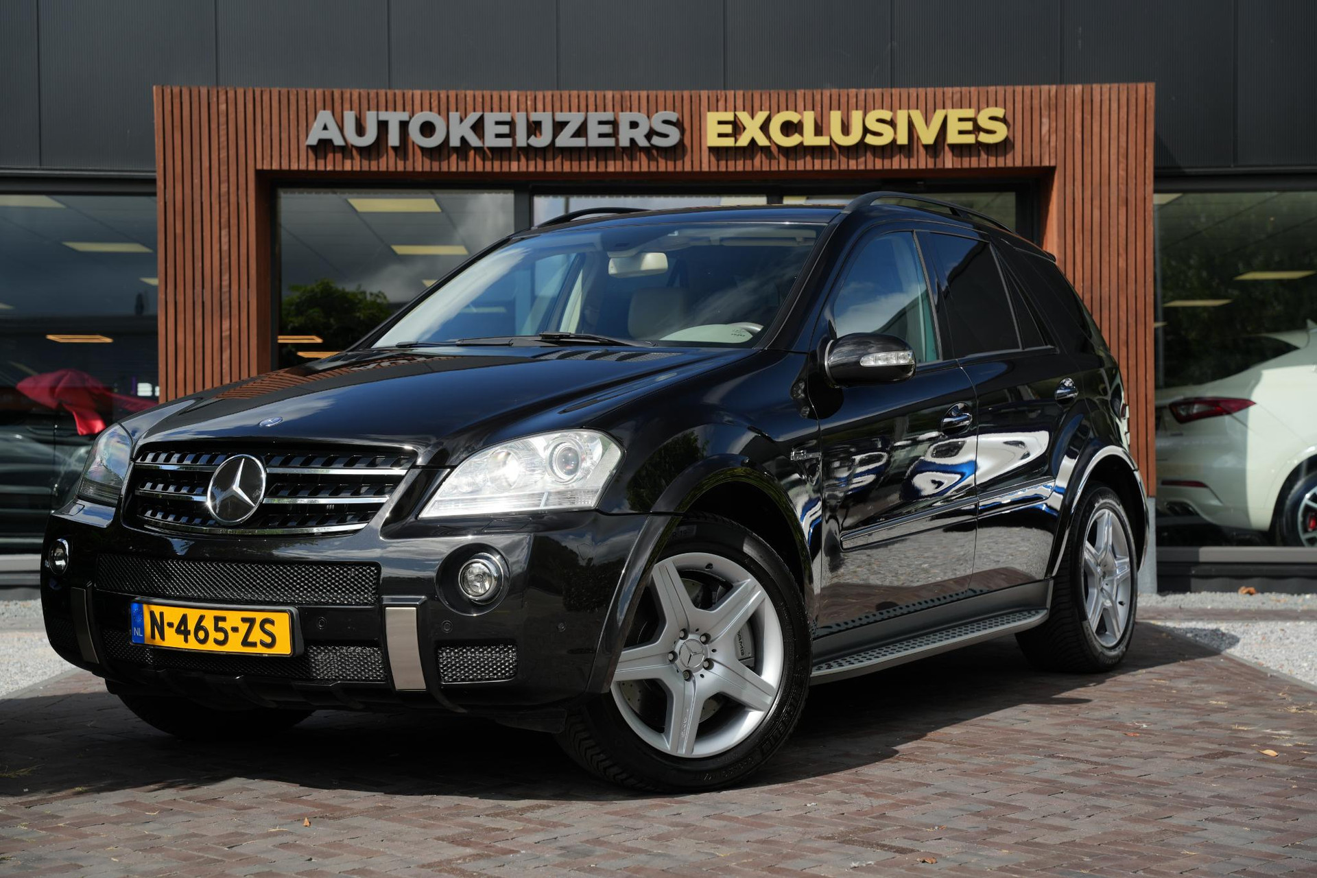 Mercedes-Benz M-Klasse AMG 63 2007 OBSIDIAN BLACK (197U) 5