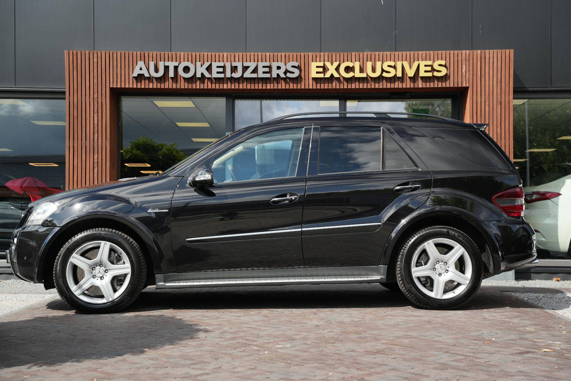 Mercedes-Benz M-Klasse AMG 63 2007 OBSIDIAN BLACK (197U) 7