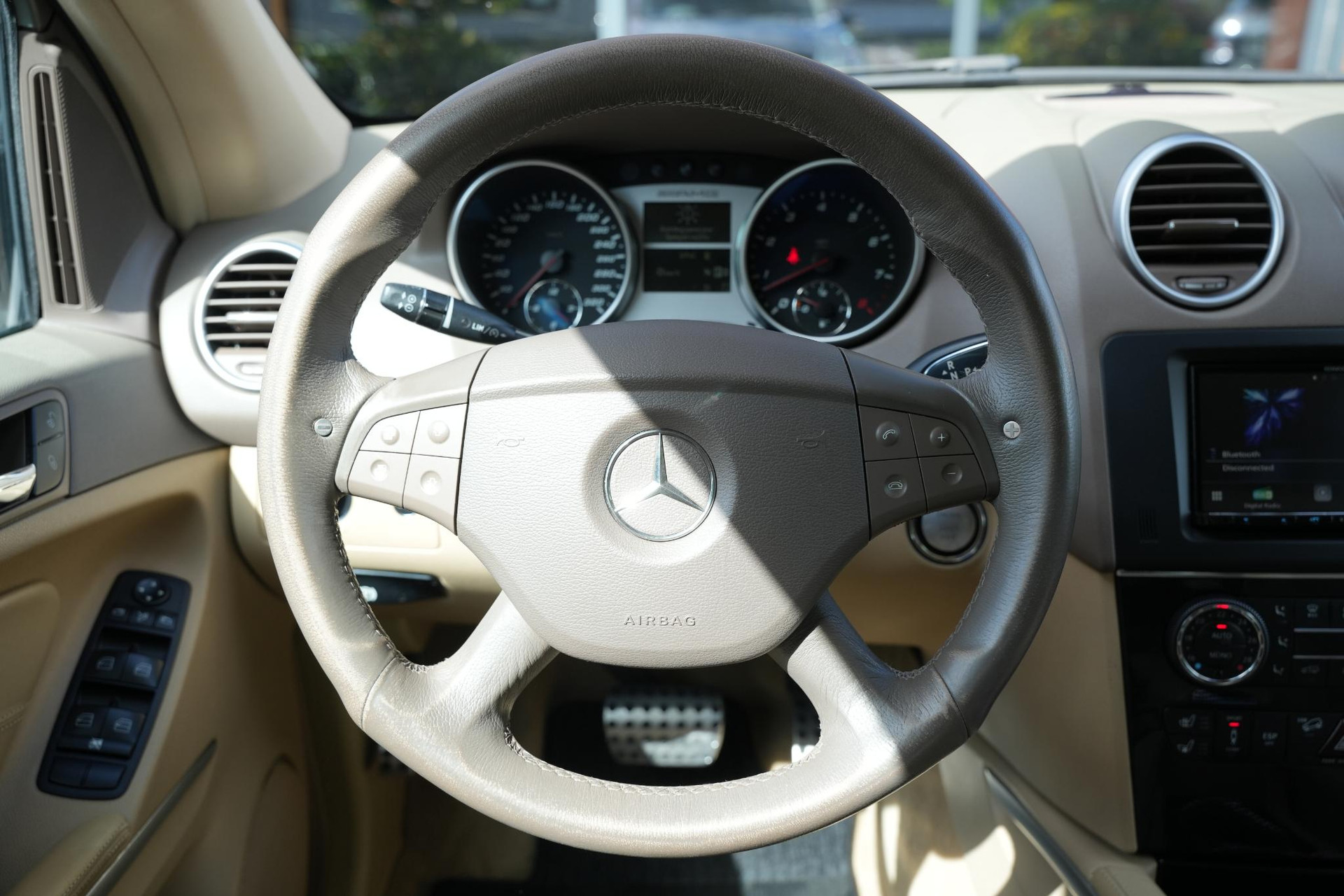 Mercedes-Benz M-Klasse AMG 63 2007 OBSIDIAN BLACK (197U) 8